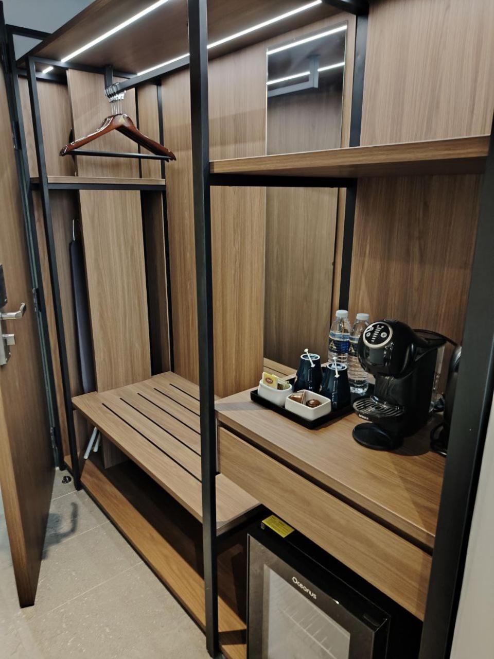 Superior Double or Twin Room with Pool View photo 3