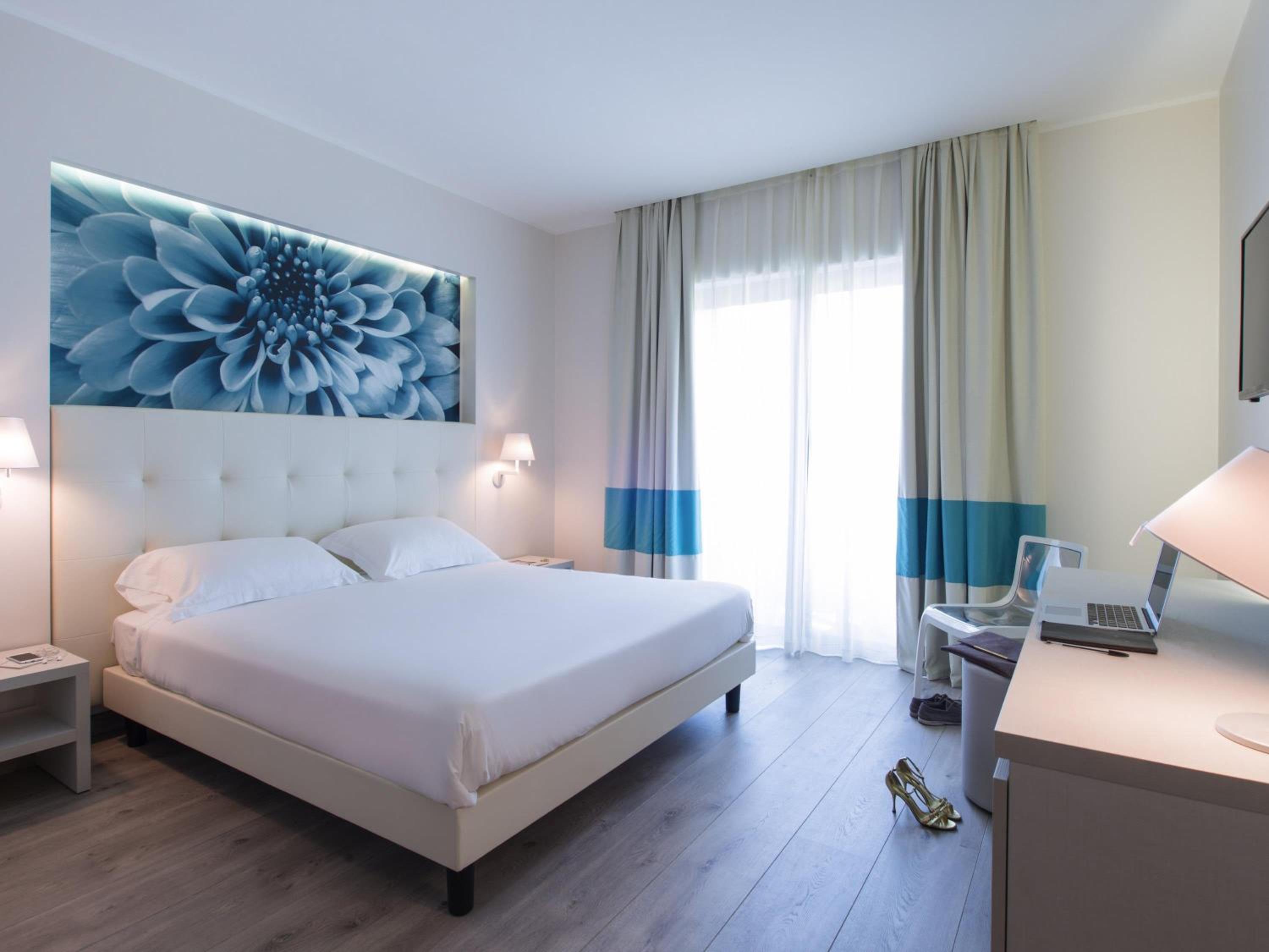 Deluxe Room with Park and Pool View