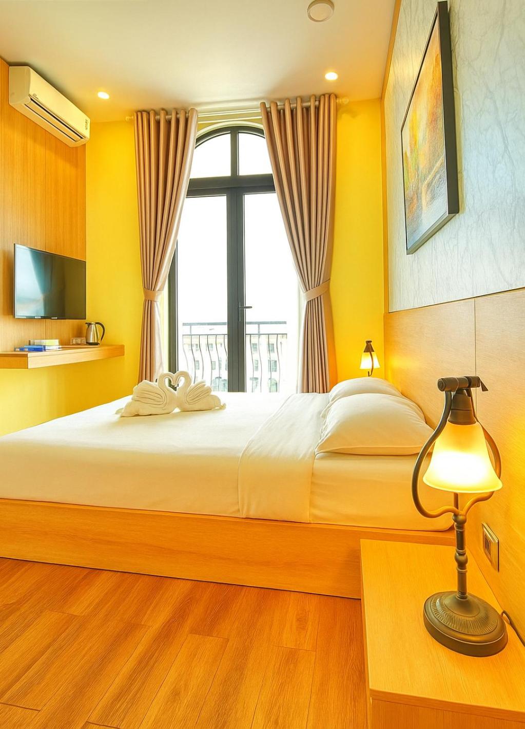 Deluxe Queen Room