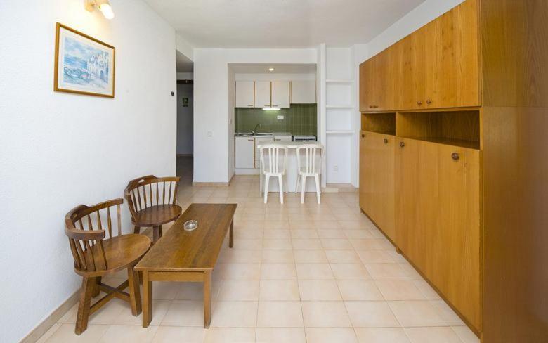 One-Bedroom Apartment with Air Conditioning photo 2