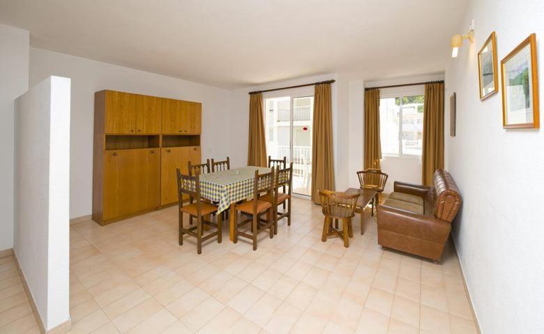 Apartamento de dos habitaciones (6 adultos) con aire acondicionado