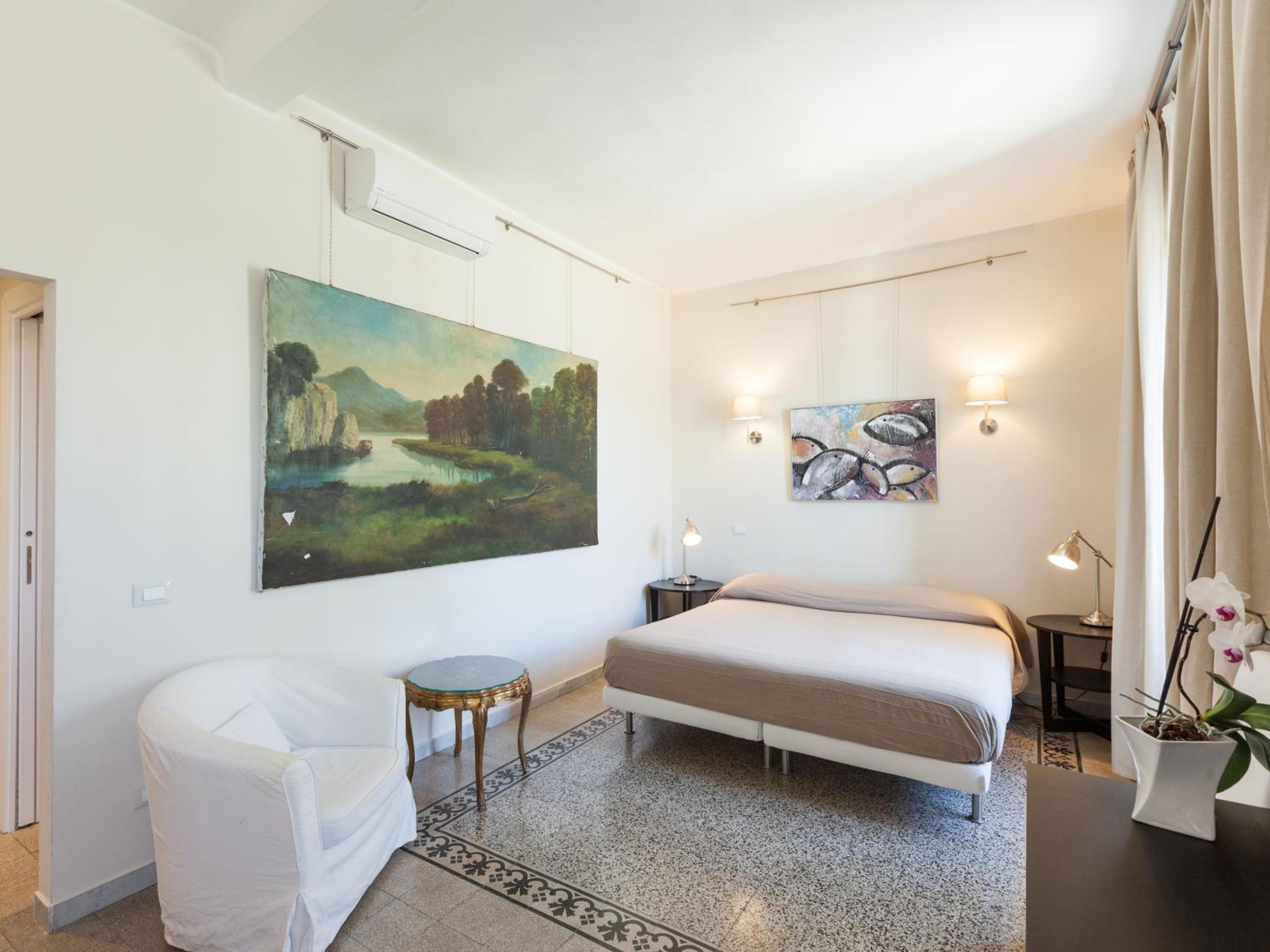Superior Double or Twin Room with Sofa Bed and City View photo 2