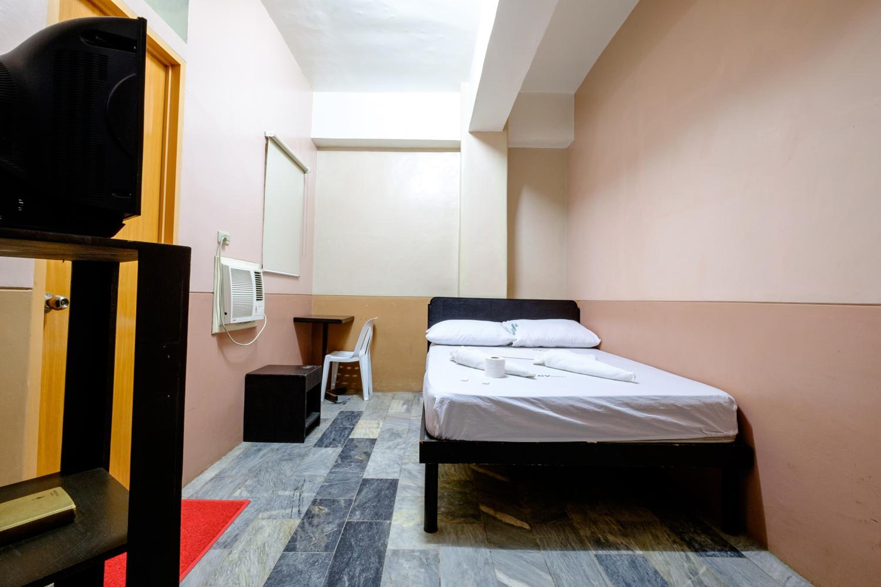 Budget Double Room photo 2
