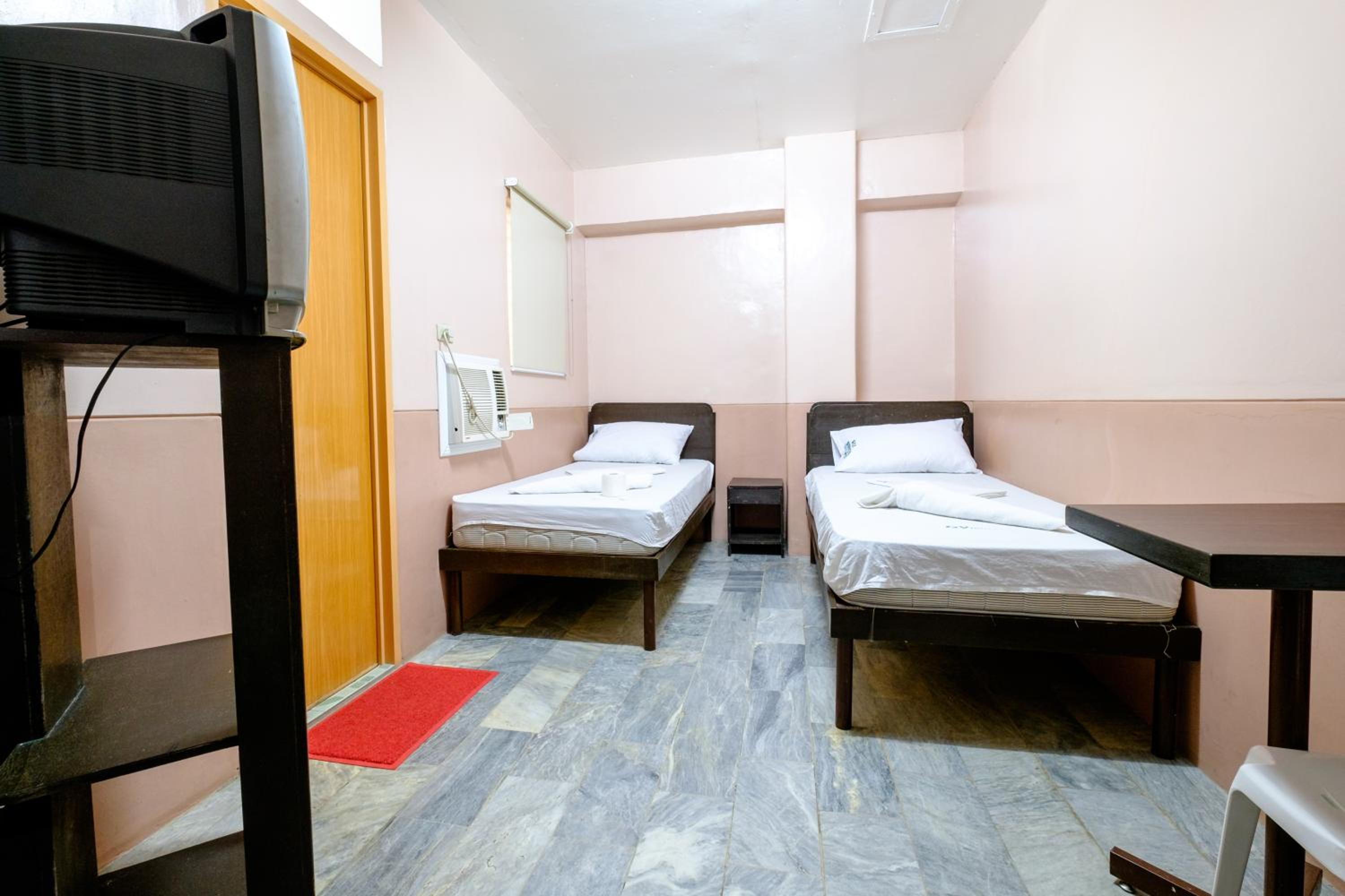 Standard Twin Room photo 3