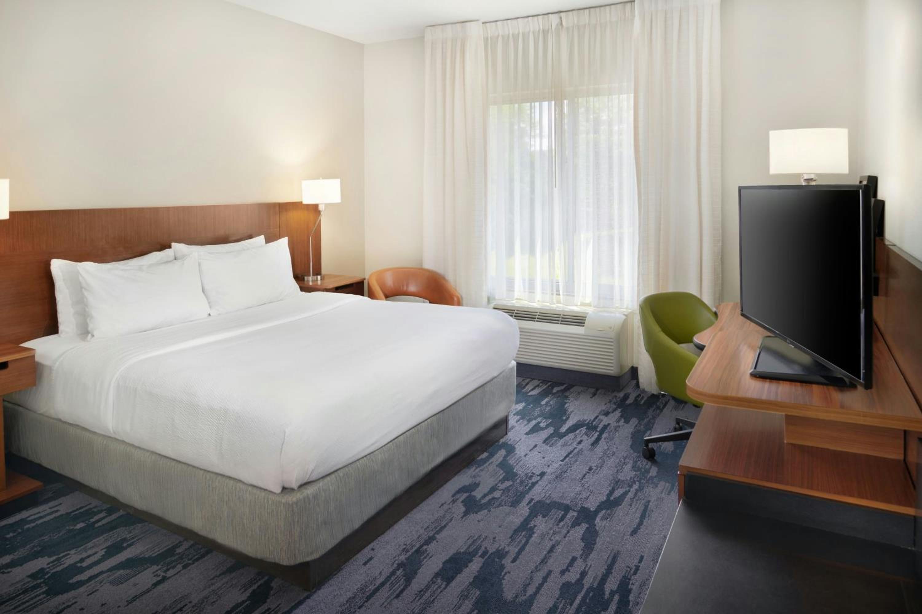 King Room with Transfer Shower - Mobility Access/Hearing Accessible photo 1