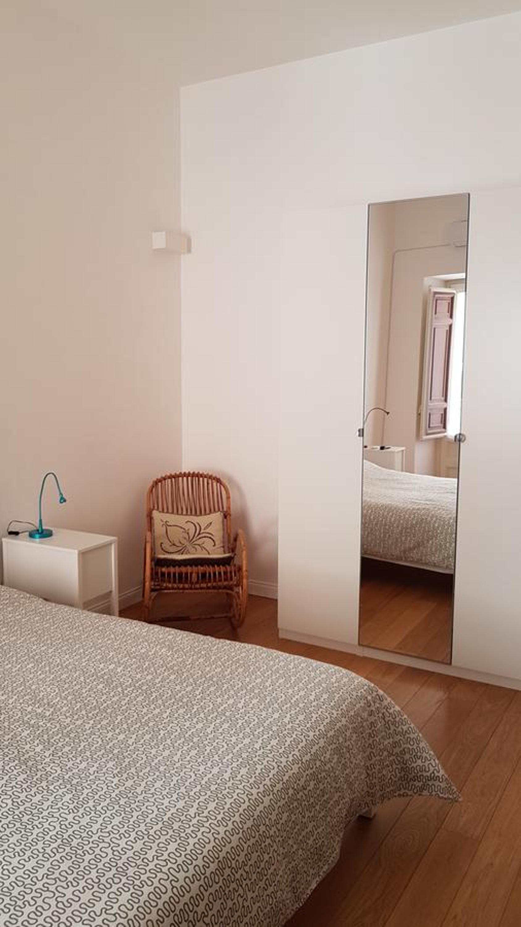 Double Room with Private Bathroom - Photo 9