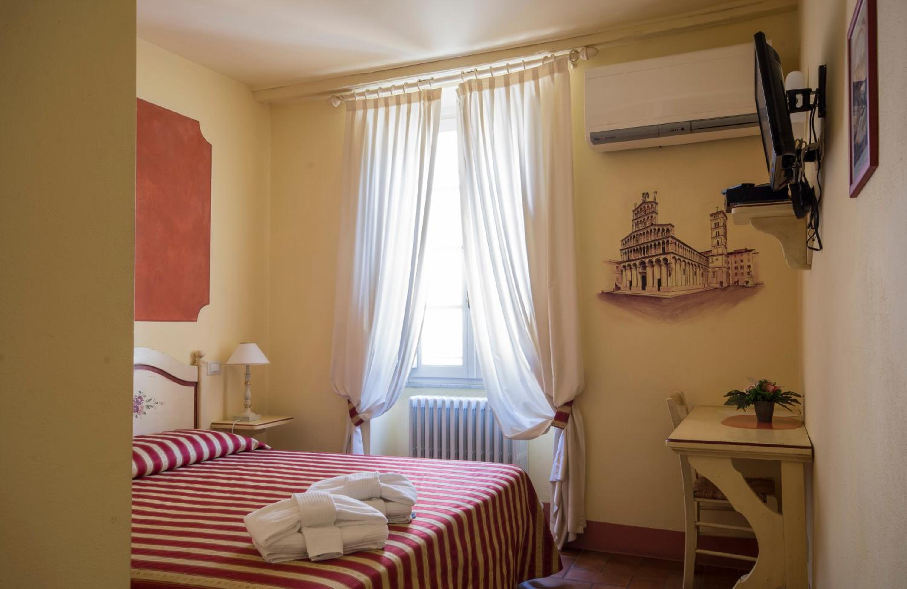 Double or Twin Room - Photo 5