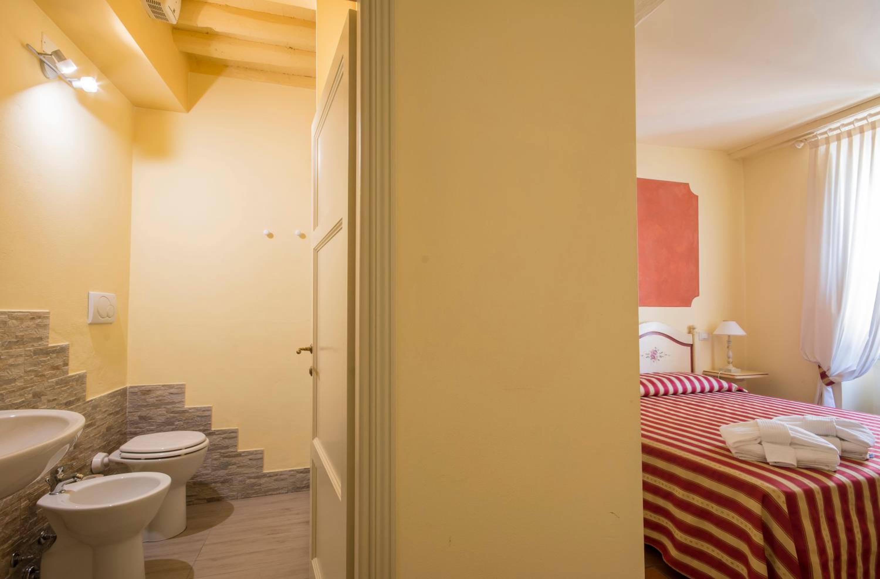 Double or Twin Room - Photo 6