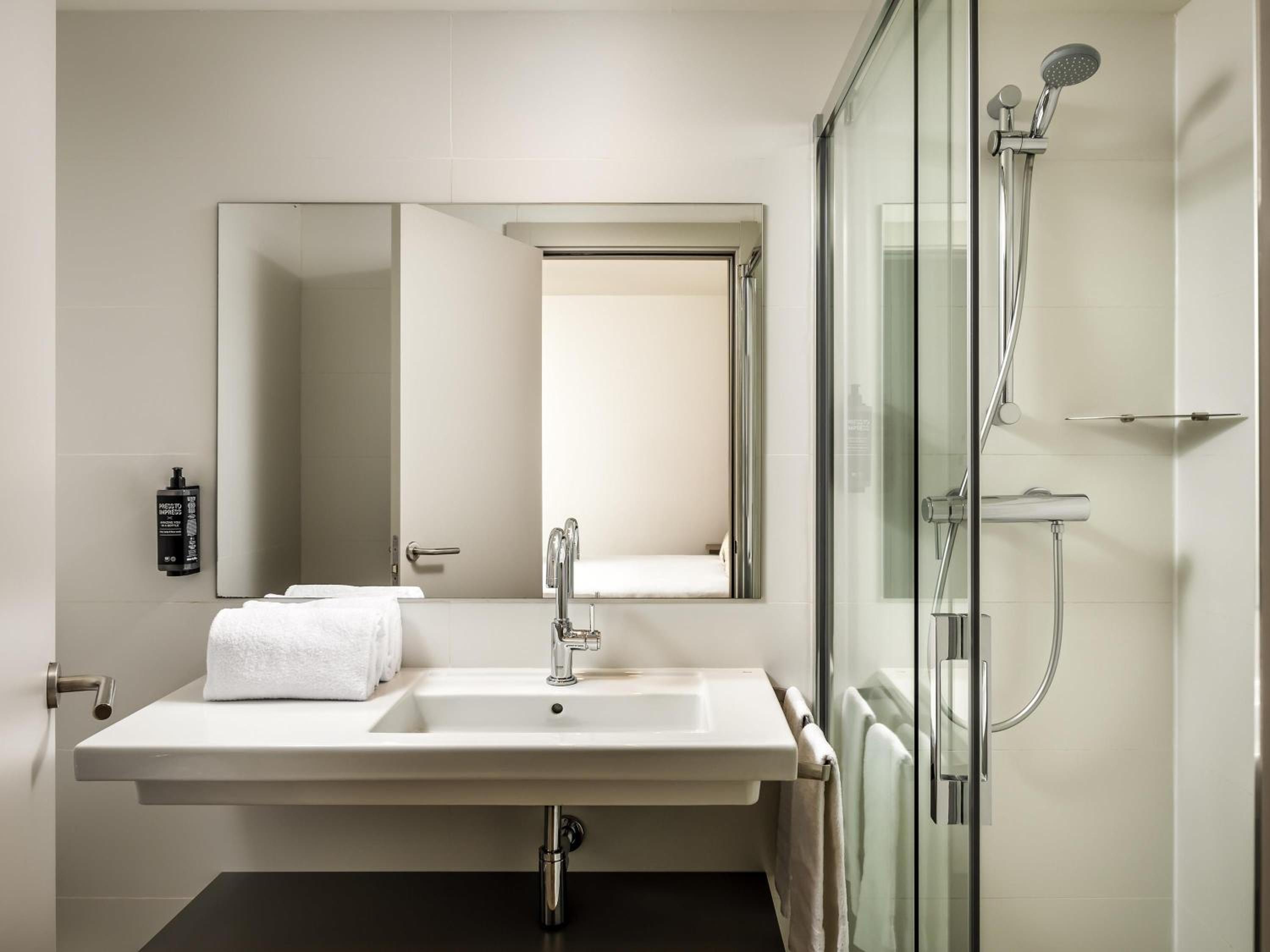Standard Room with 2 Single Beds