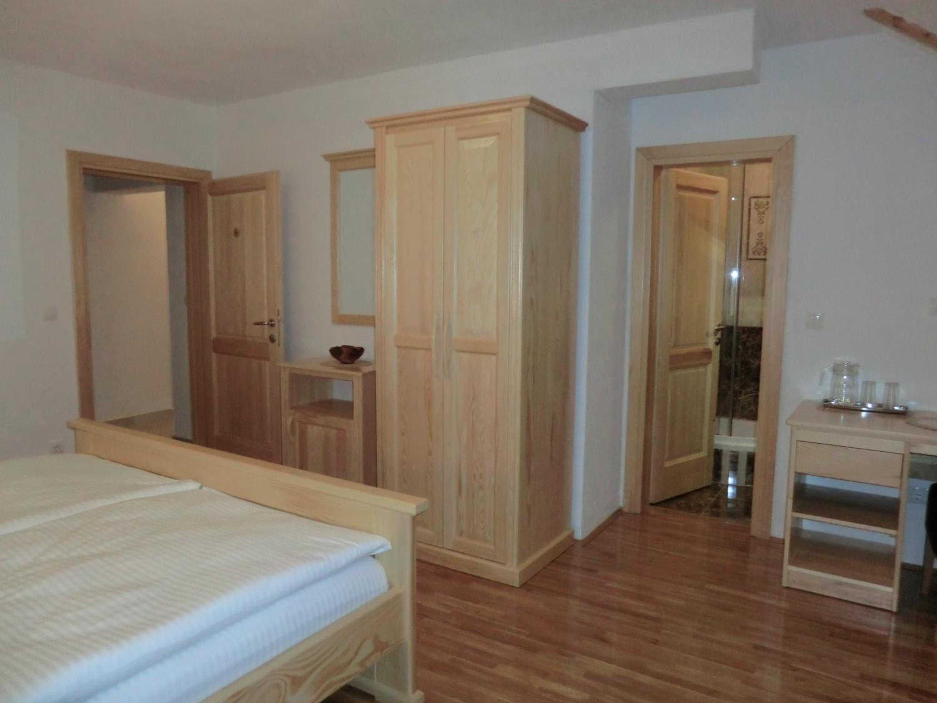 Deluxe Double Room with Extra Bed - Photo 4