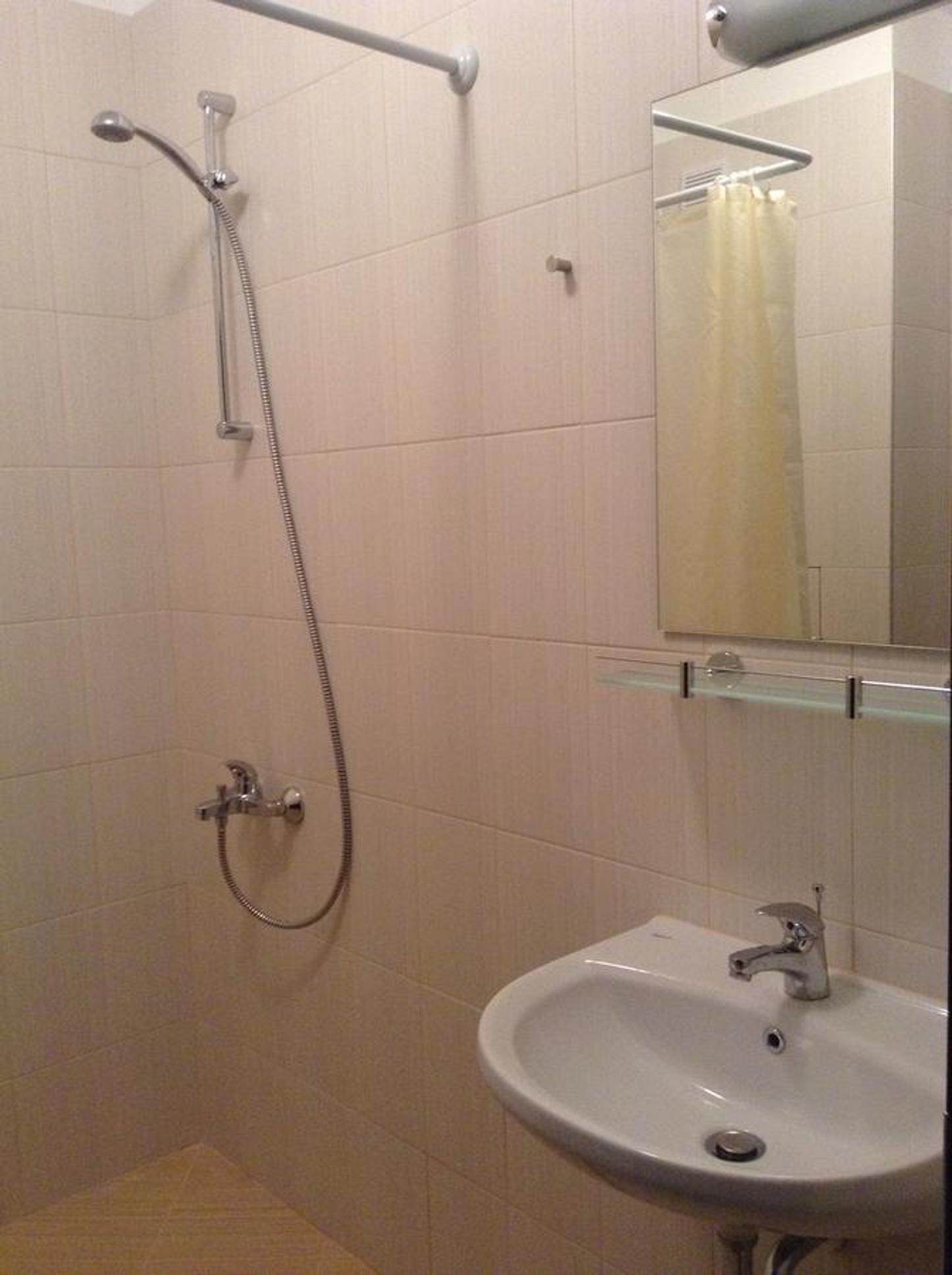 One-Bedroom Apartment - Photo 5