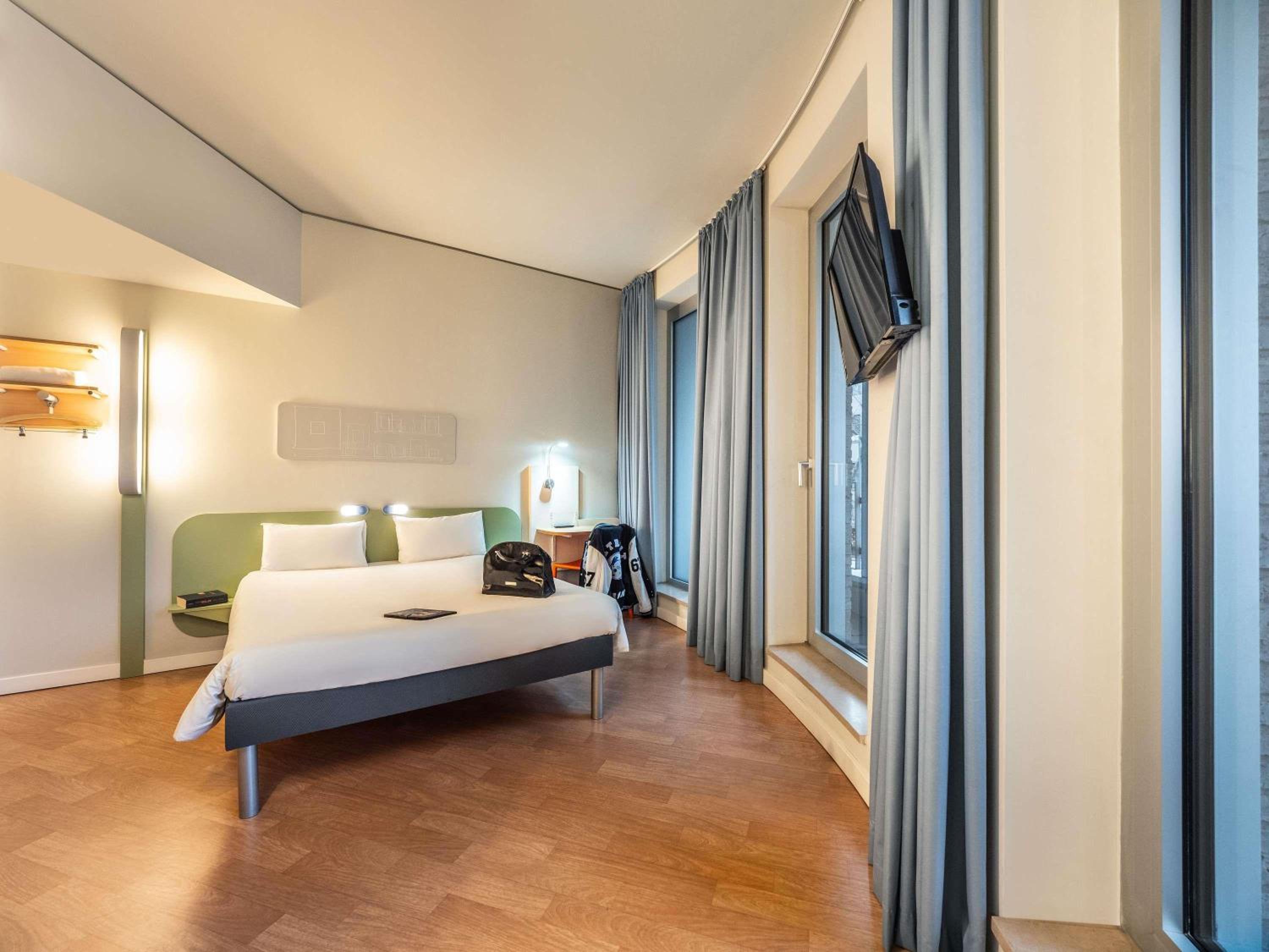 Standard Double Room with Balcony - Photo 2