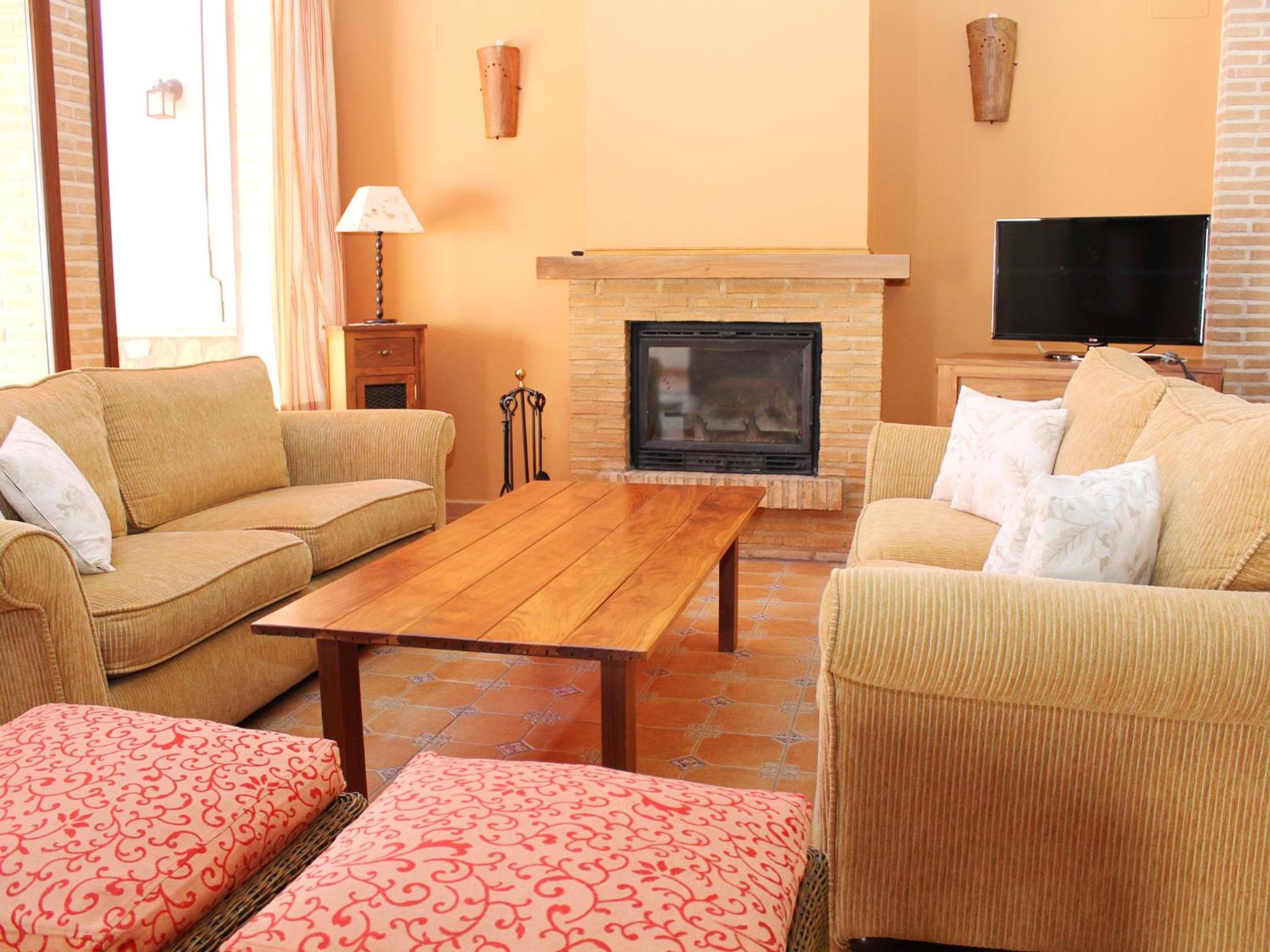 Seven-Bedroom House photo 3