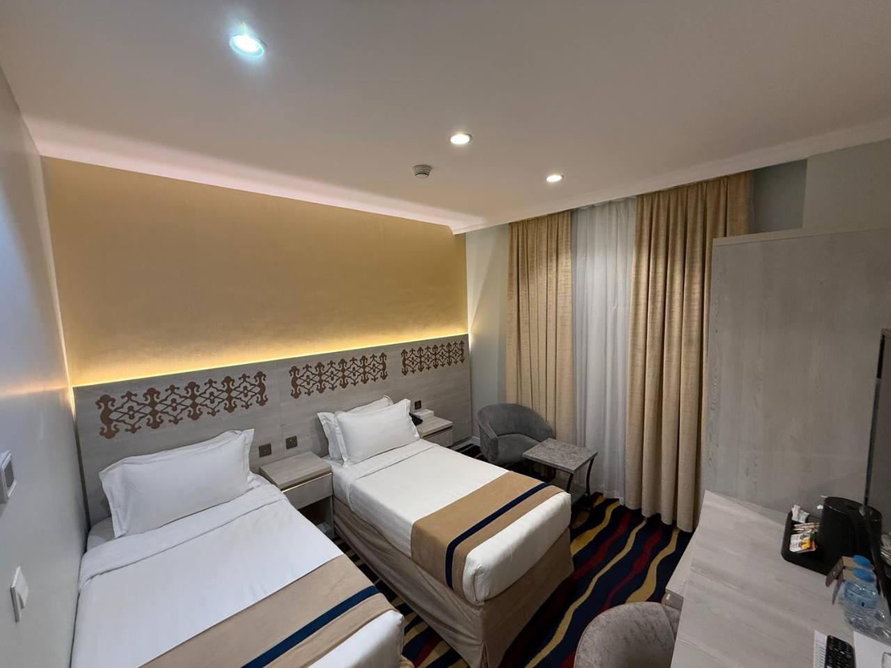 Deluxe King Room photo 3