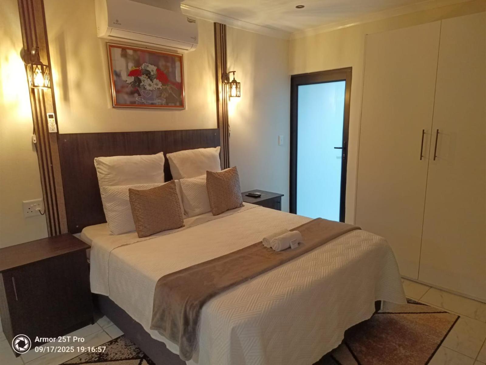 Superior Queen Room photo 1
