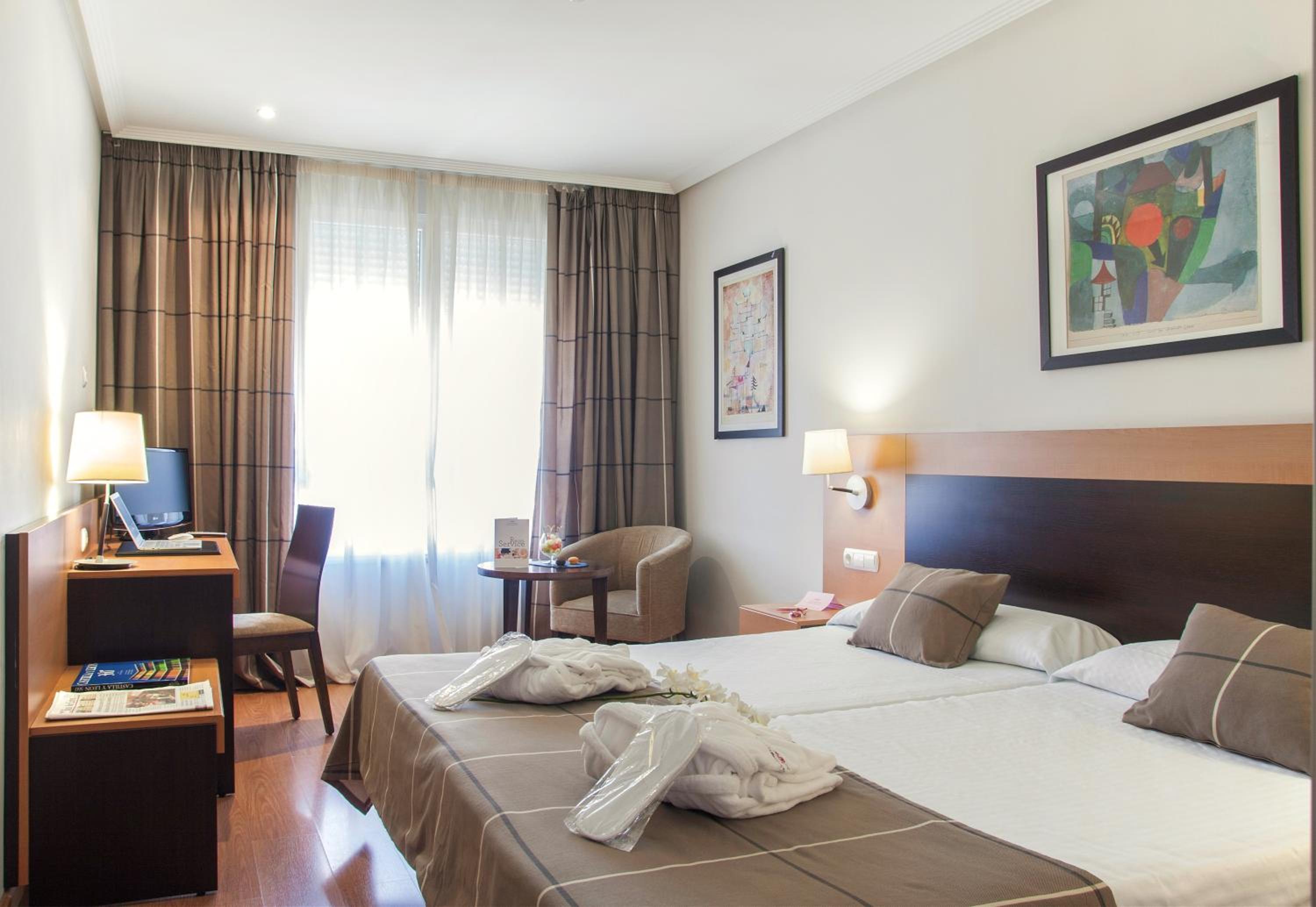 Double or Twin Room - Photo 3
