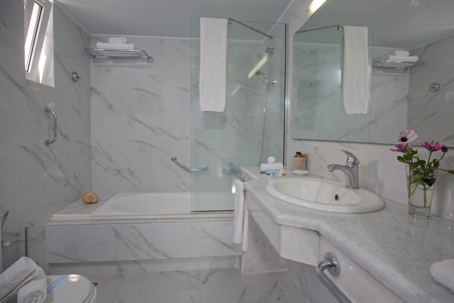 Superior Double Room with Sea View - Photo 3