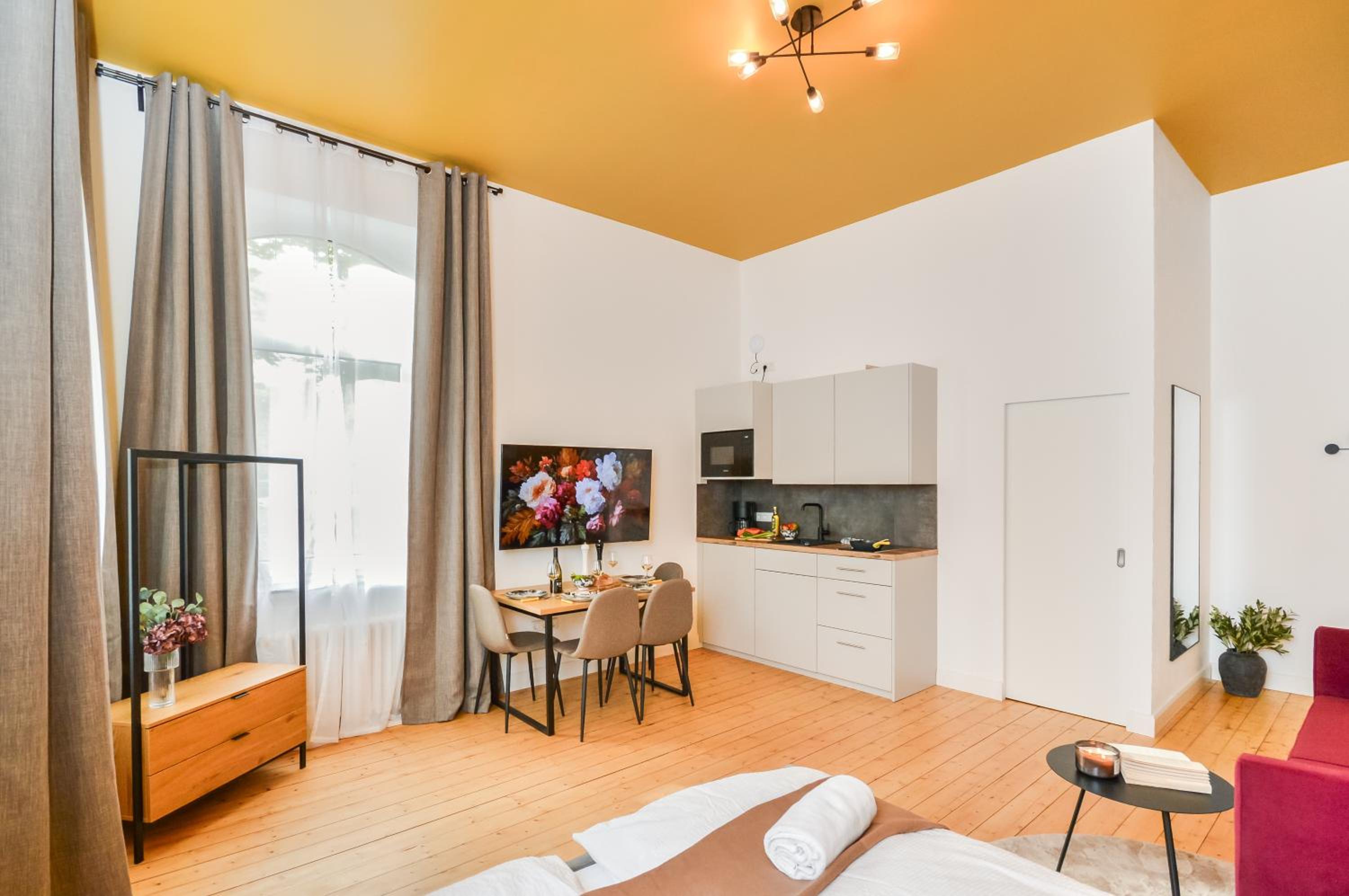 King Studio with Sofa Bed