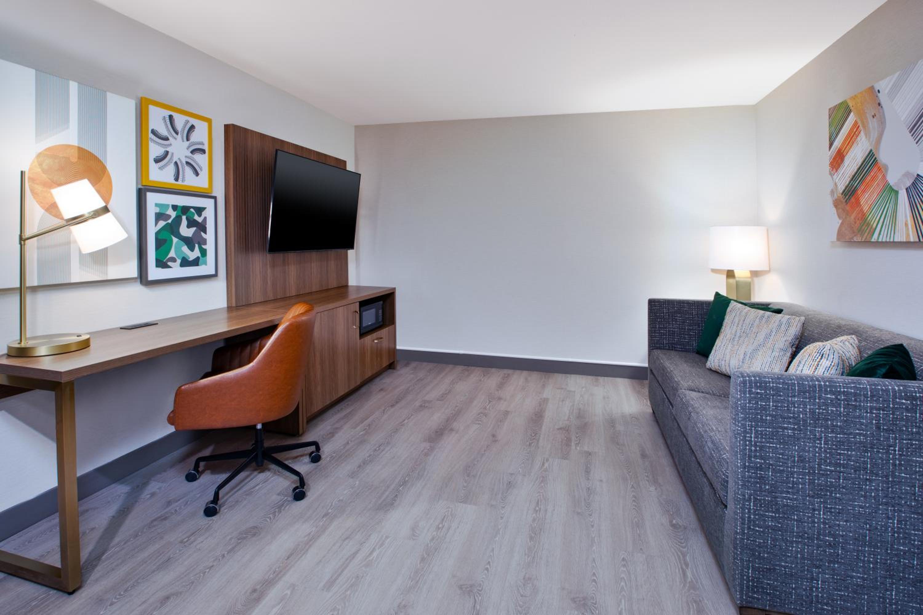 King Suite with Sofa Bed photo 3