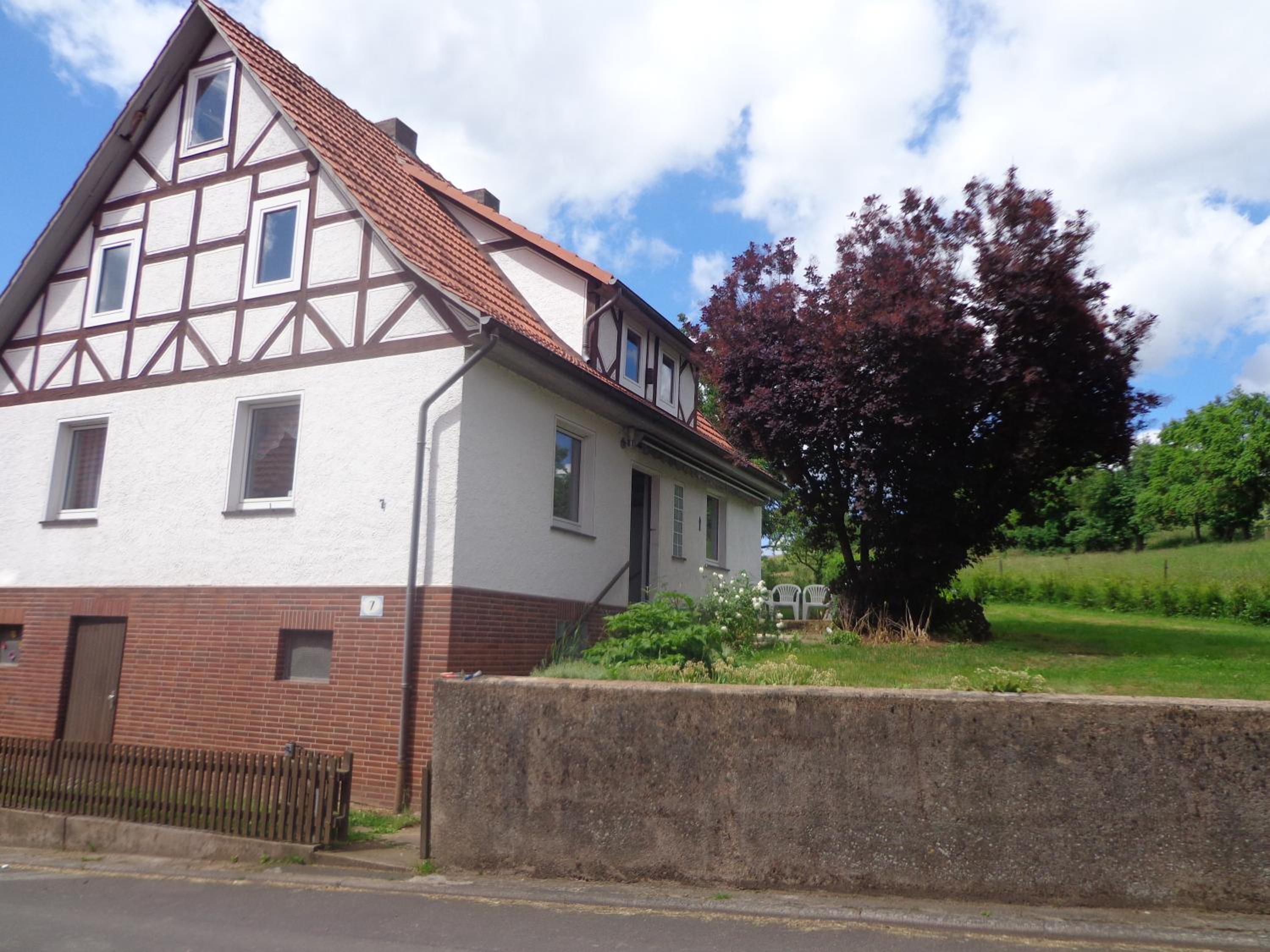 Five-Bedroom House photo 2