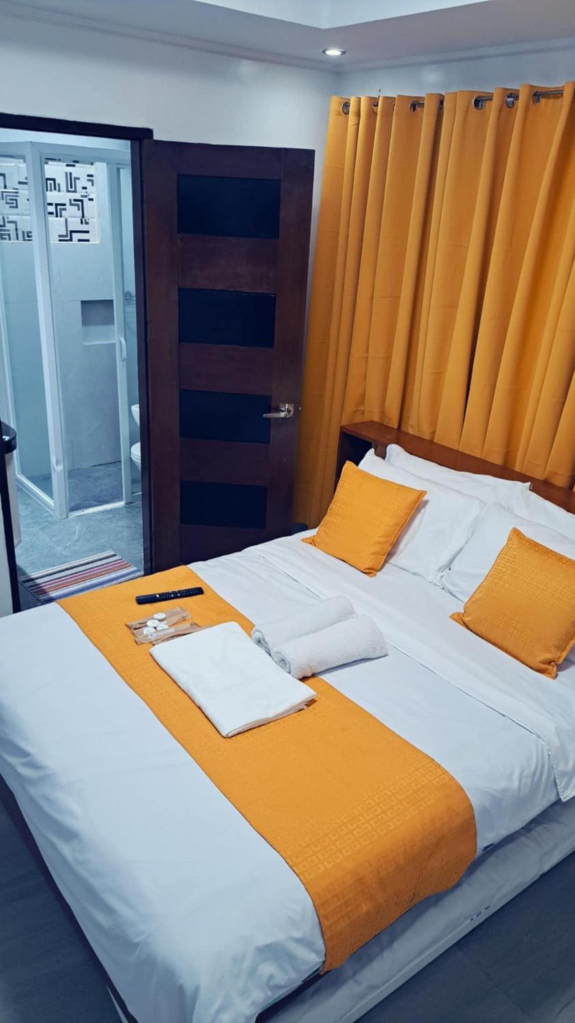 Deluxe Room (2 Adults + 1 Child)