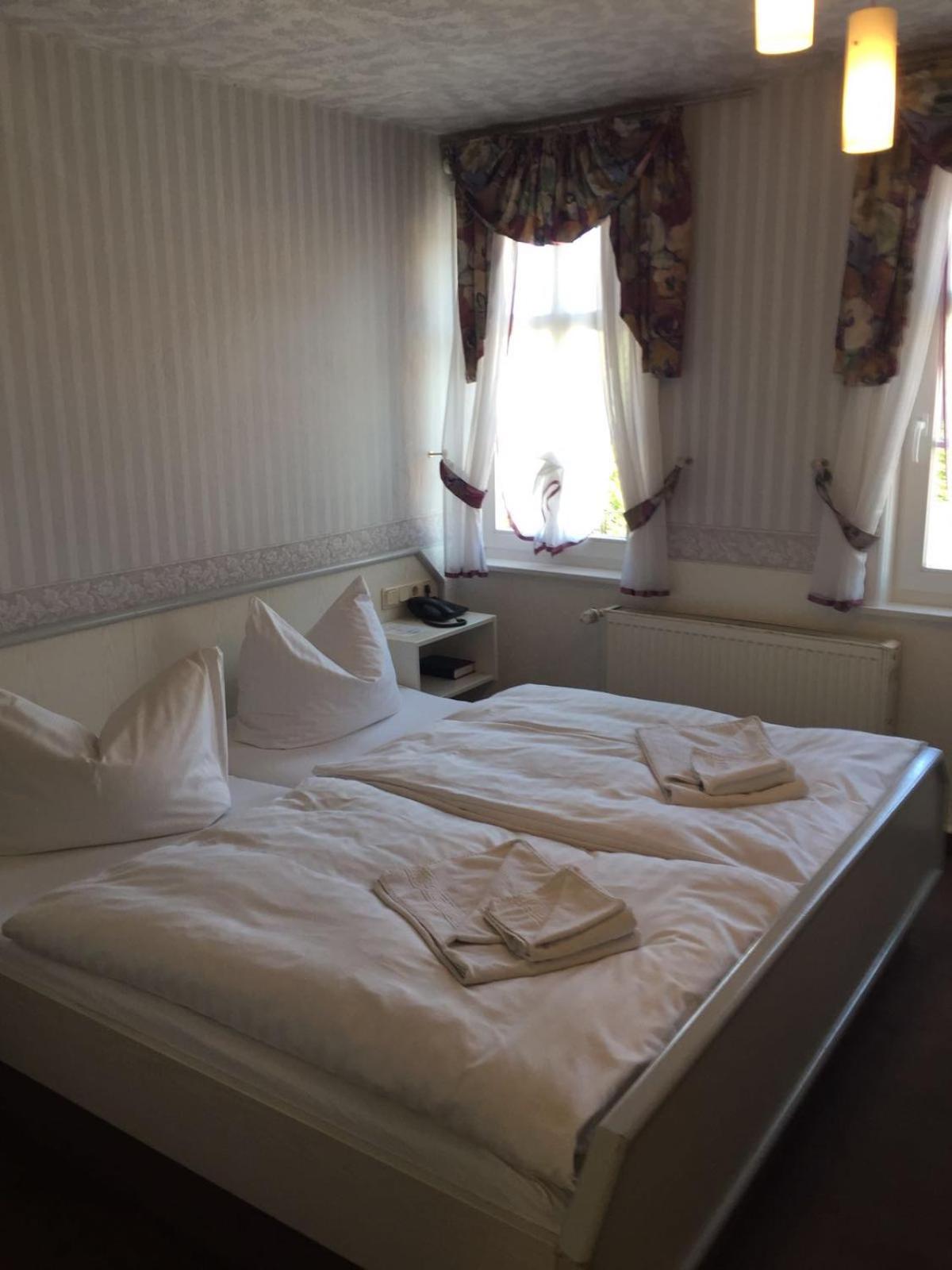 Standard Double Room - Photo 7