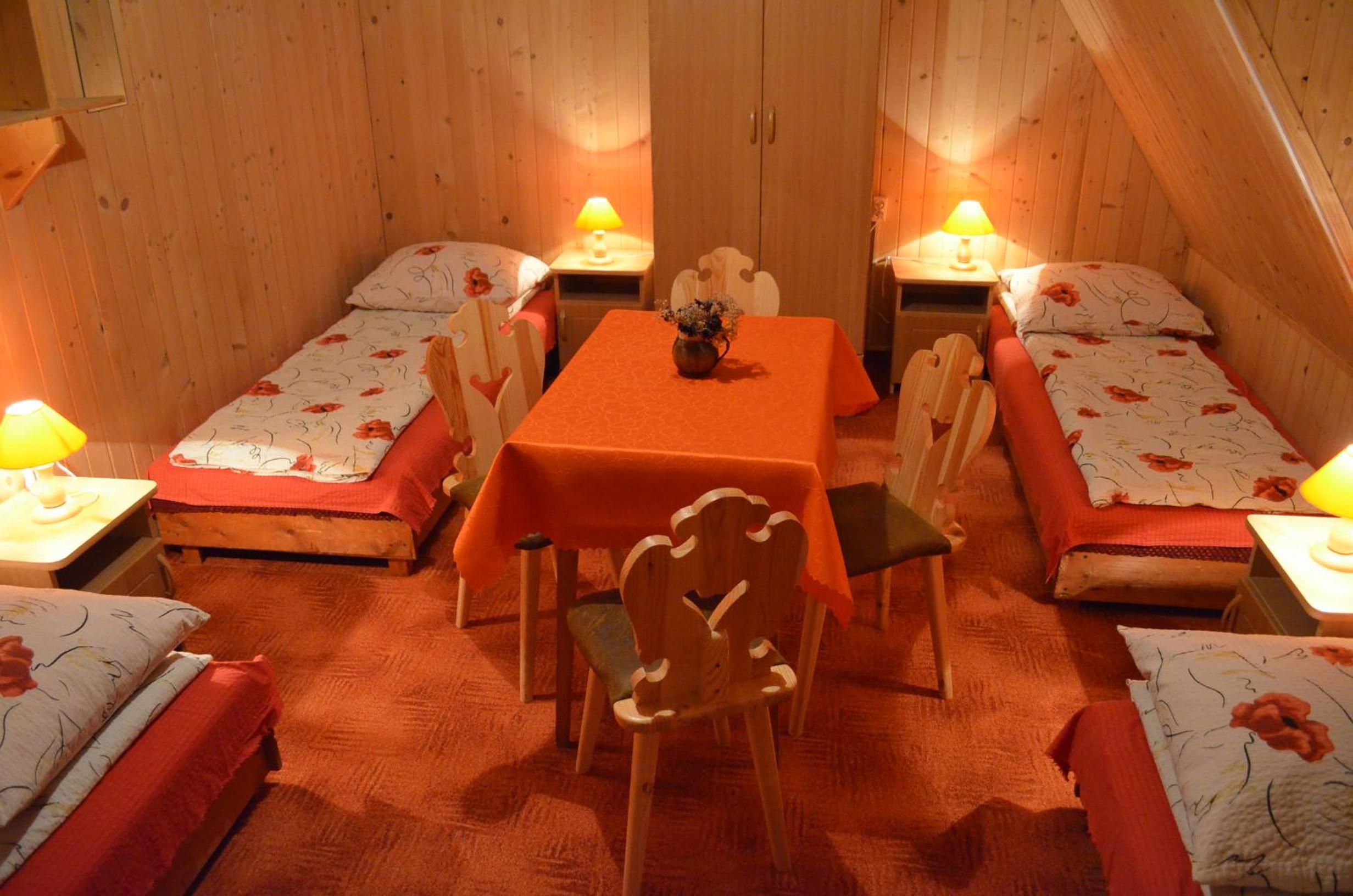 Quadruple Room with Private Bathroom photo 1
