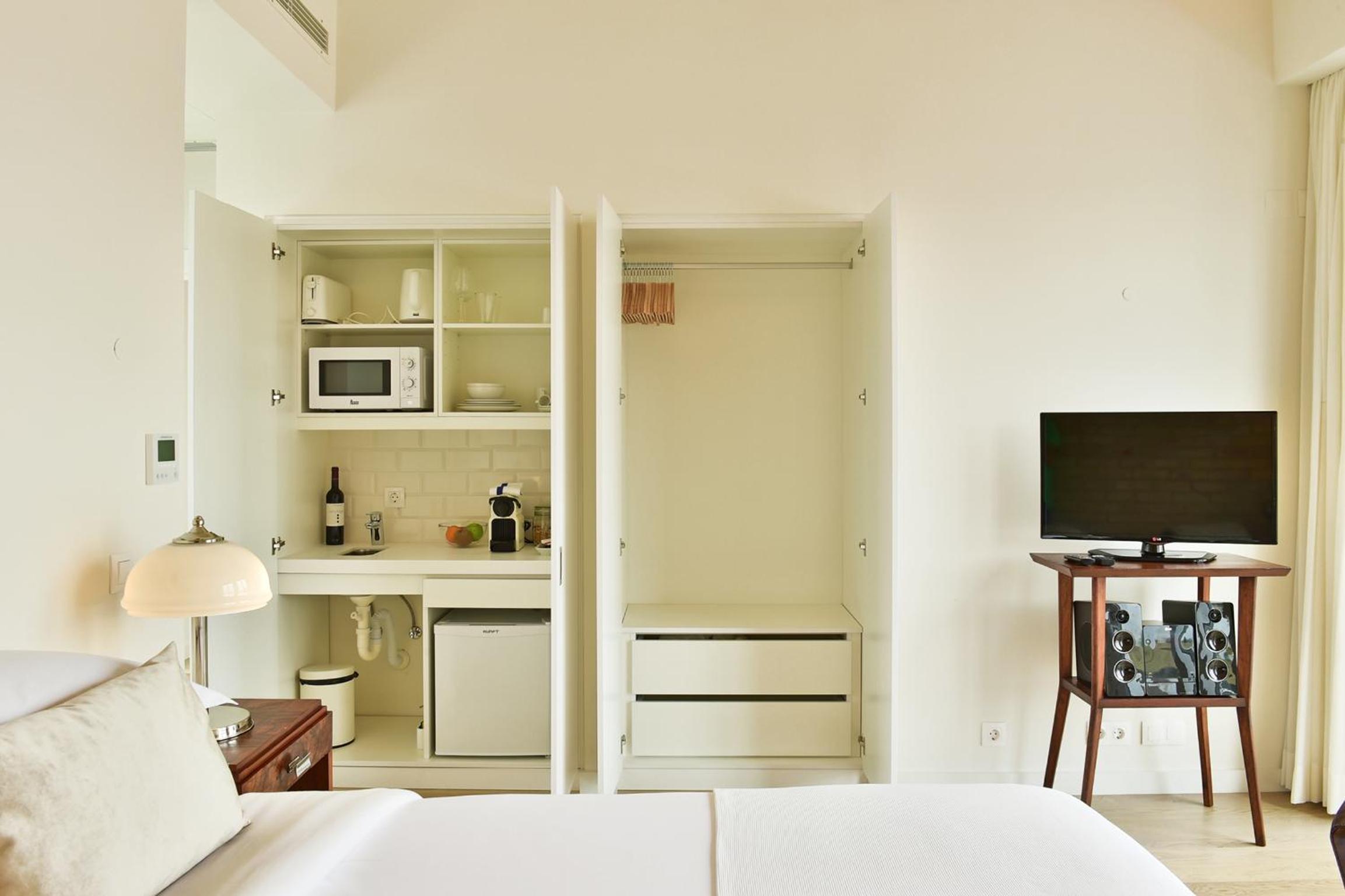 Deluxe Double Room With Balcony And Jacuzzi I