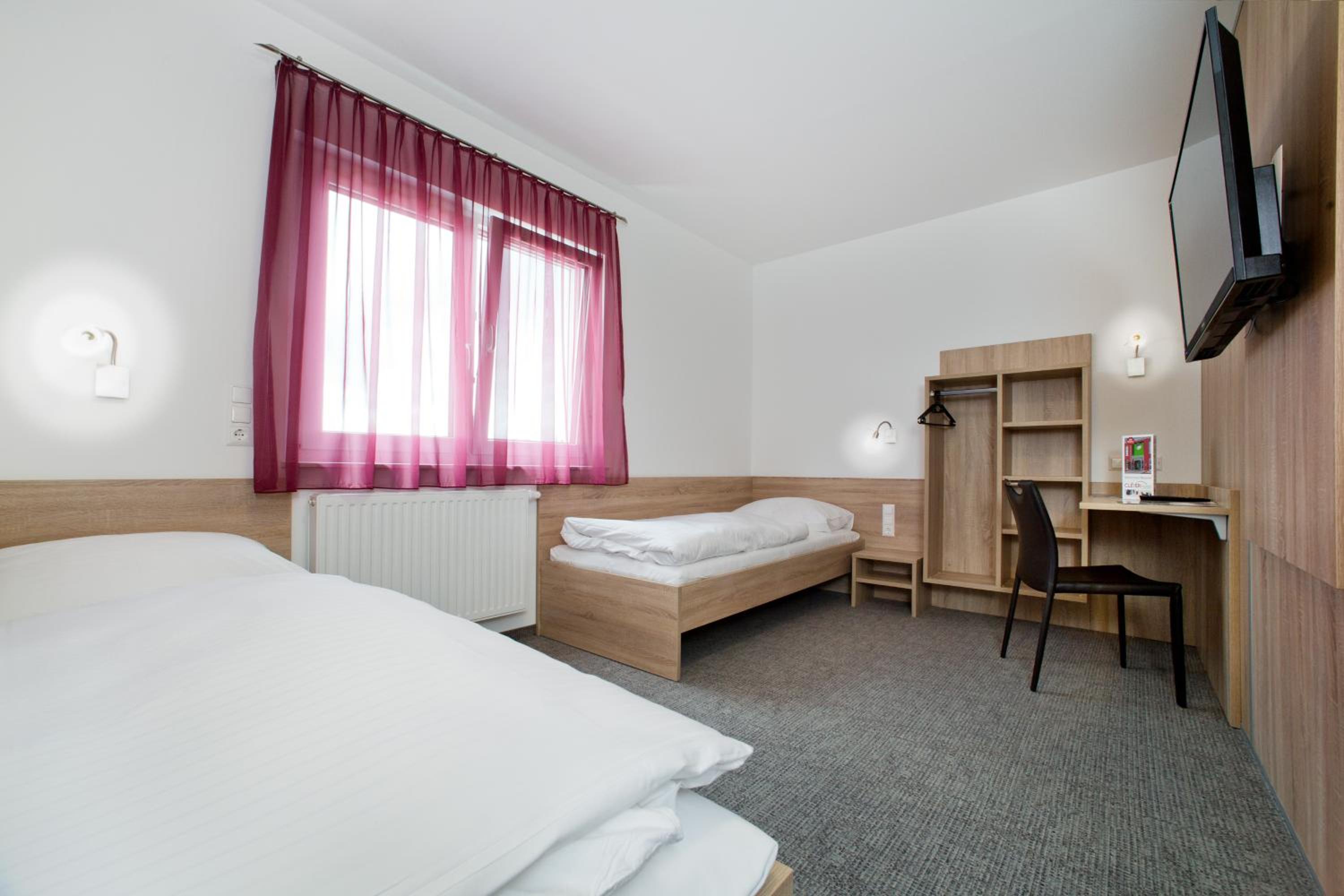 Double Room - Disability Access photo 3