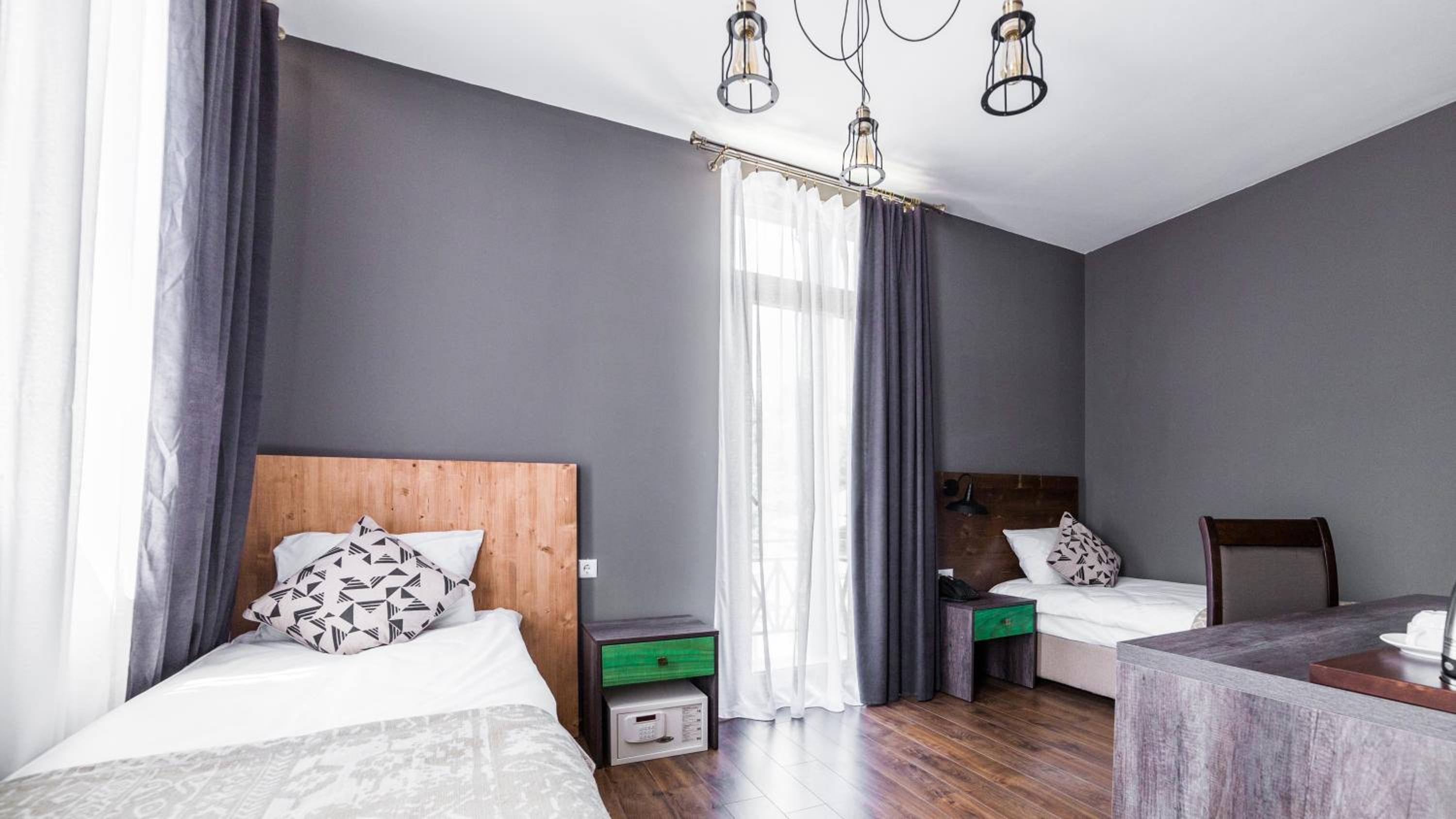 Twin Room - Photo 2