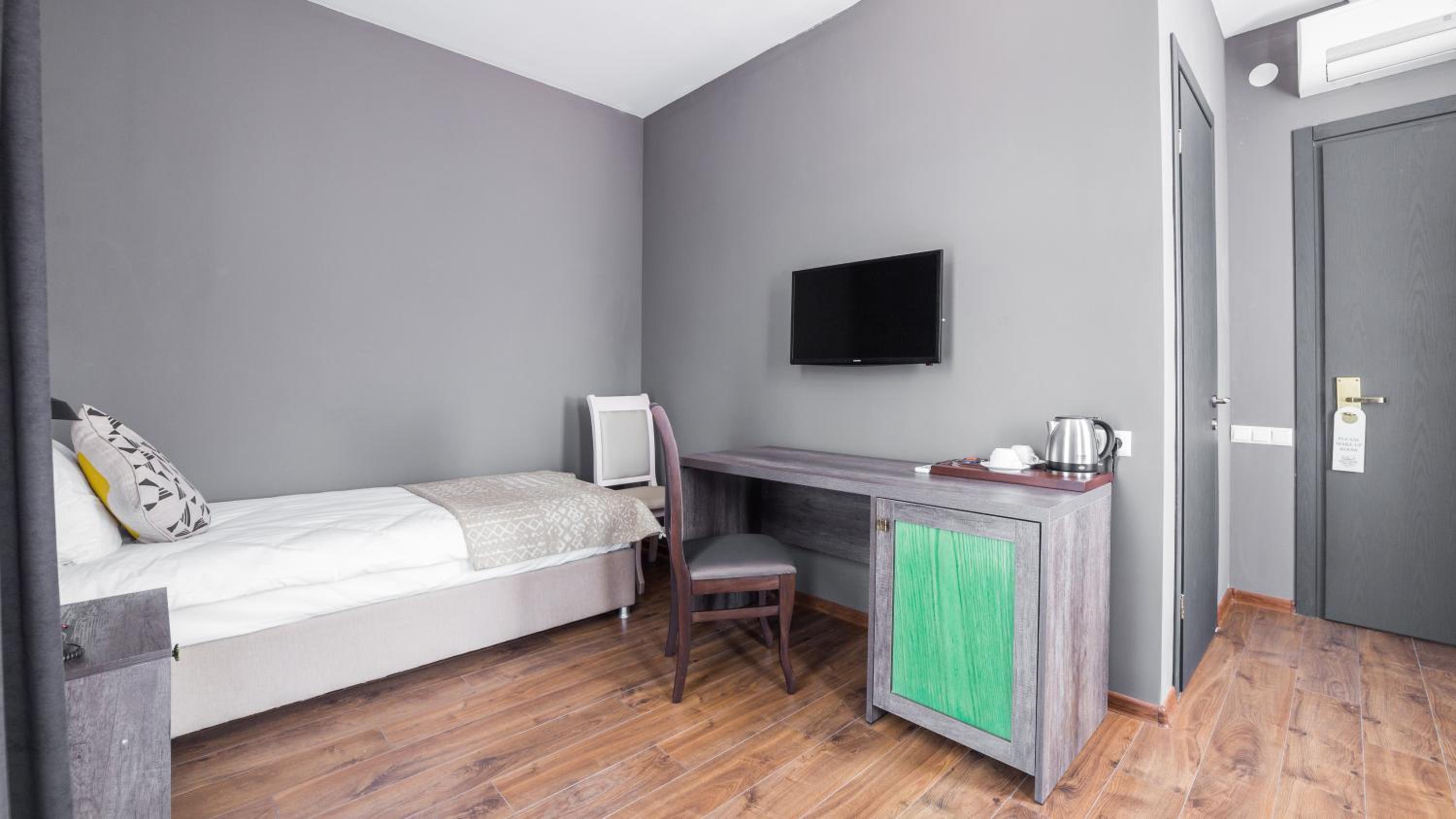 Twin Room - Photo 3
