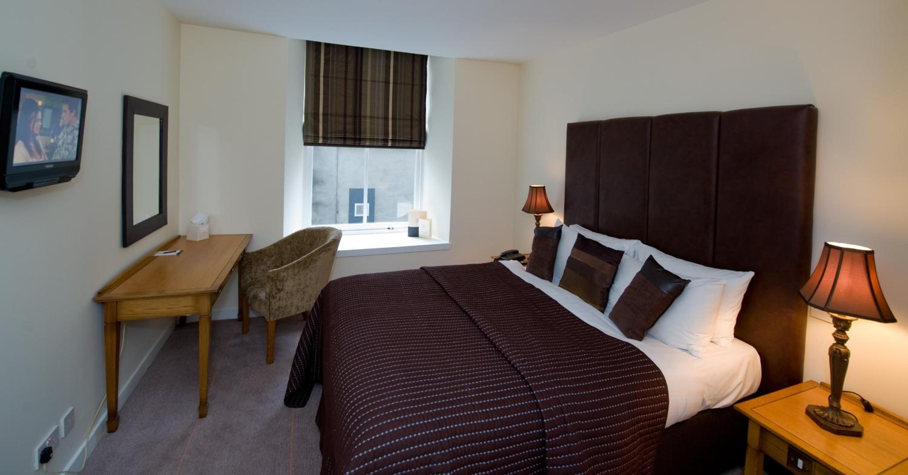 Executive One-Bedroom Apartment - Photo 1