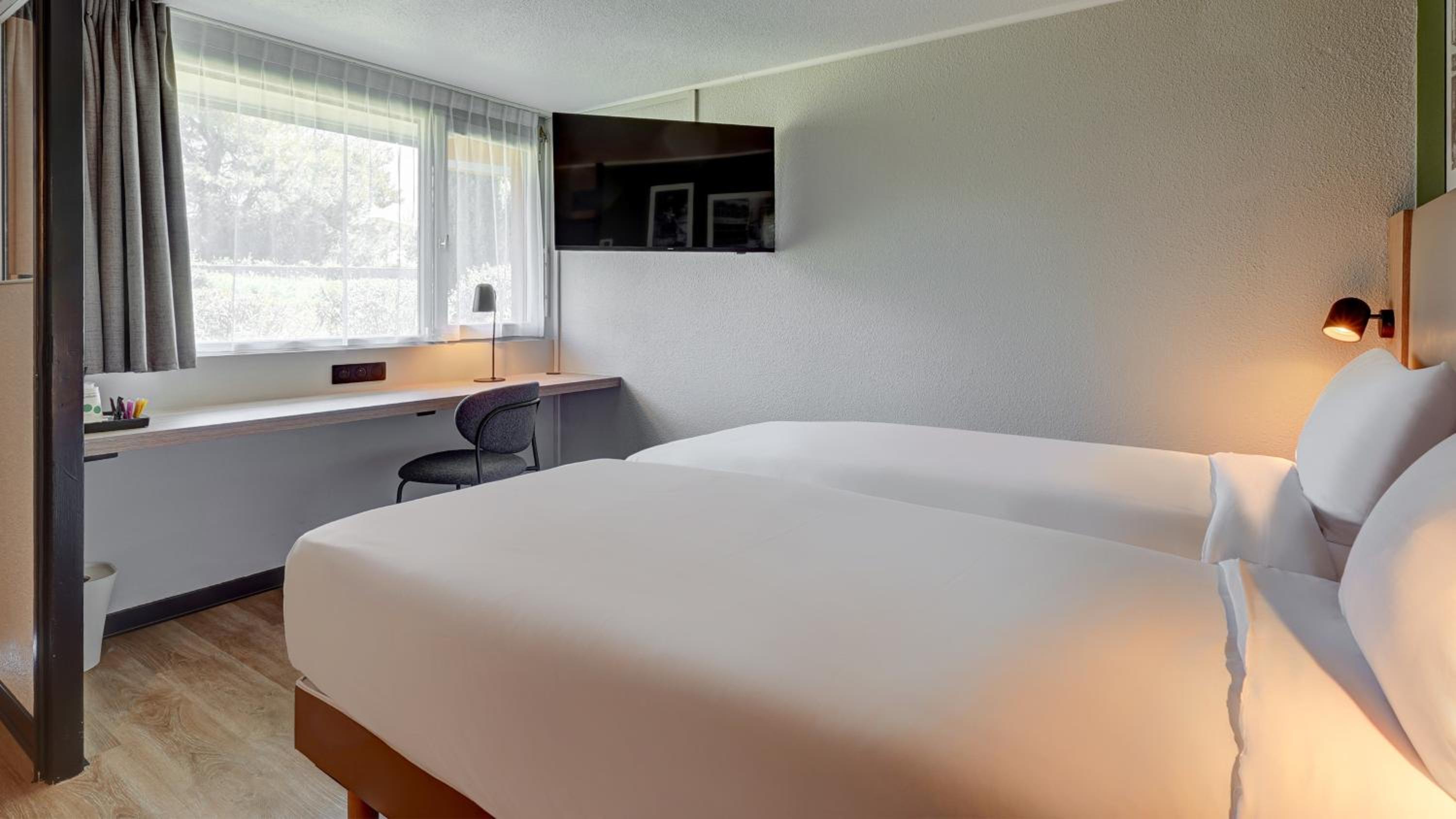Standard Room - 2 Single Beds - Photo 2