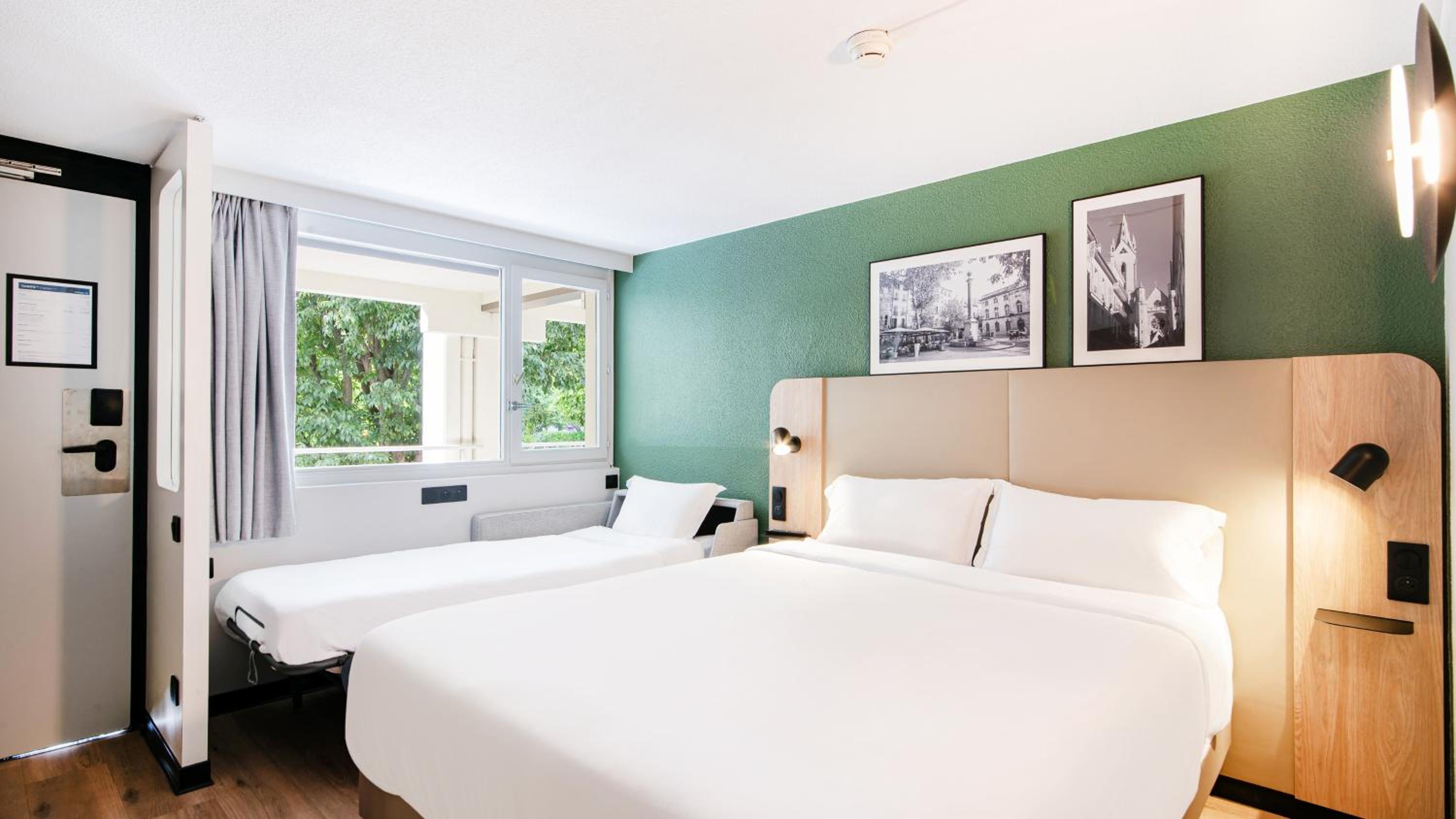 Standard Room - 1 Queen Bed 1 Sofa Bed - Photo 5