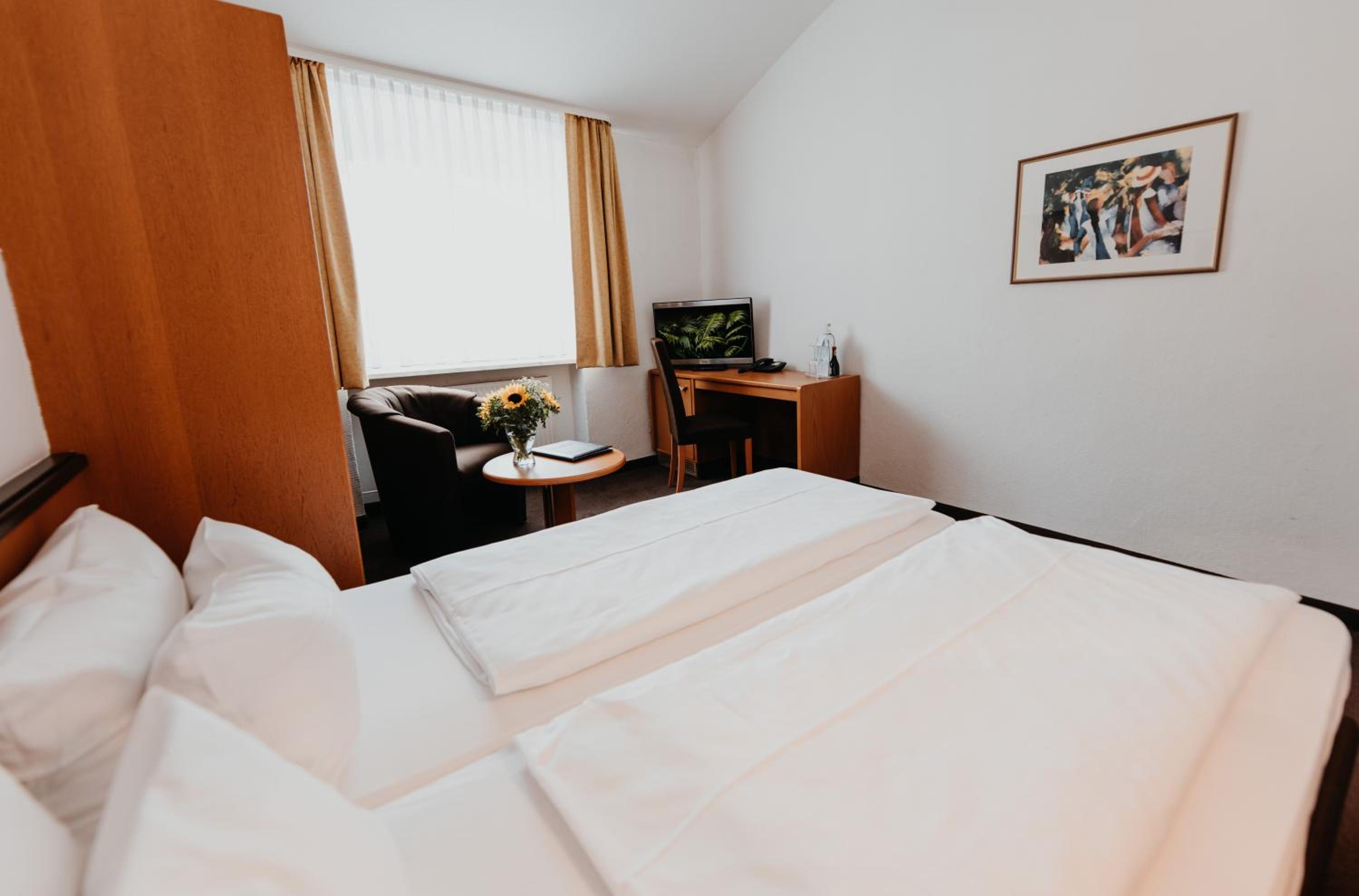 Small Double or Twin Room photo 3