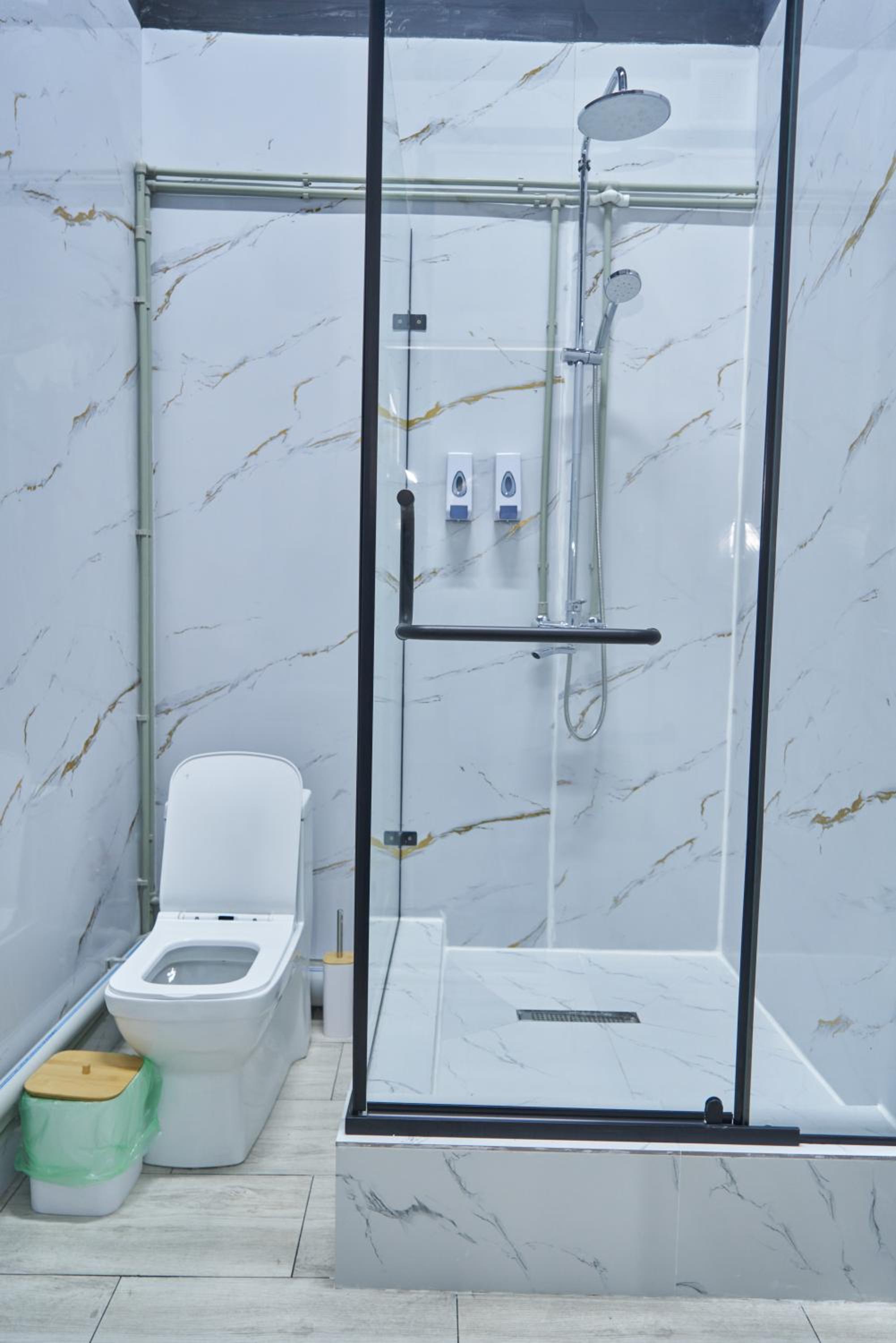 Single Room with Shared Shower and Toilet photo 1