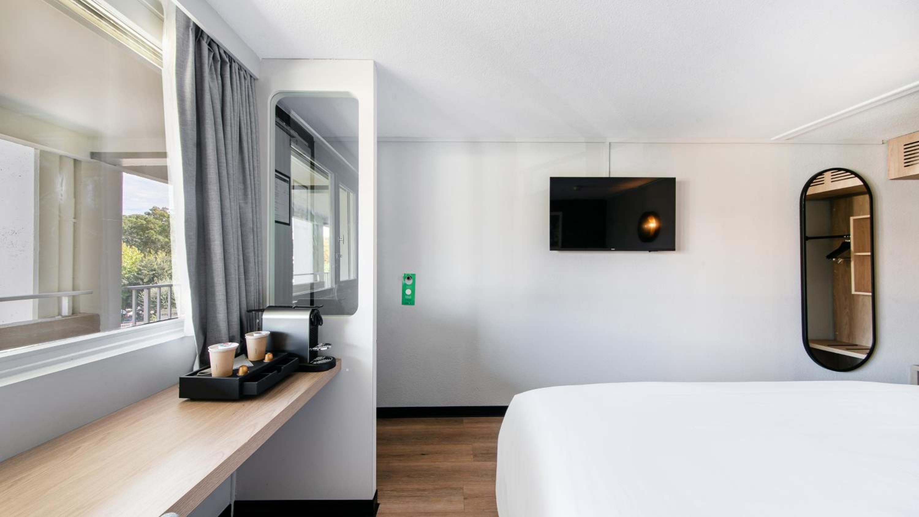 Superior Room - 1 King Bed - Photo 8