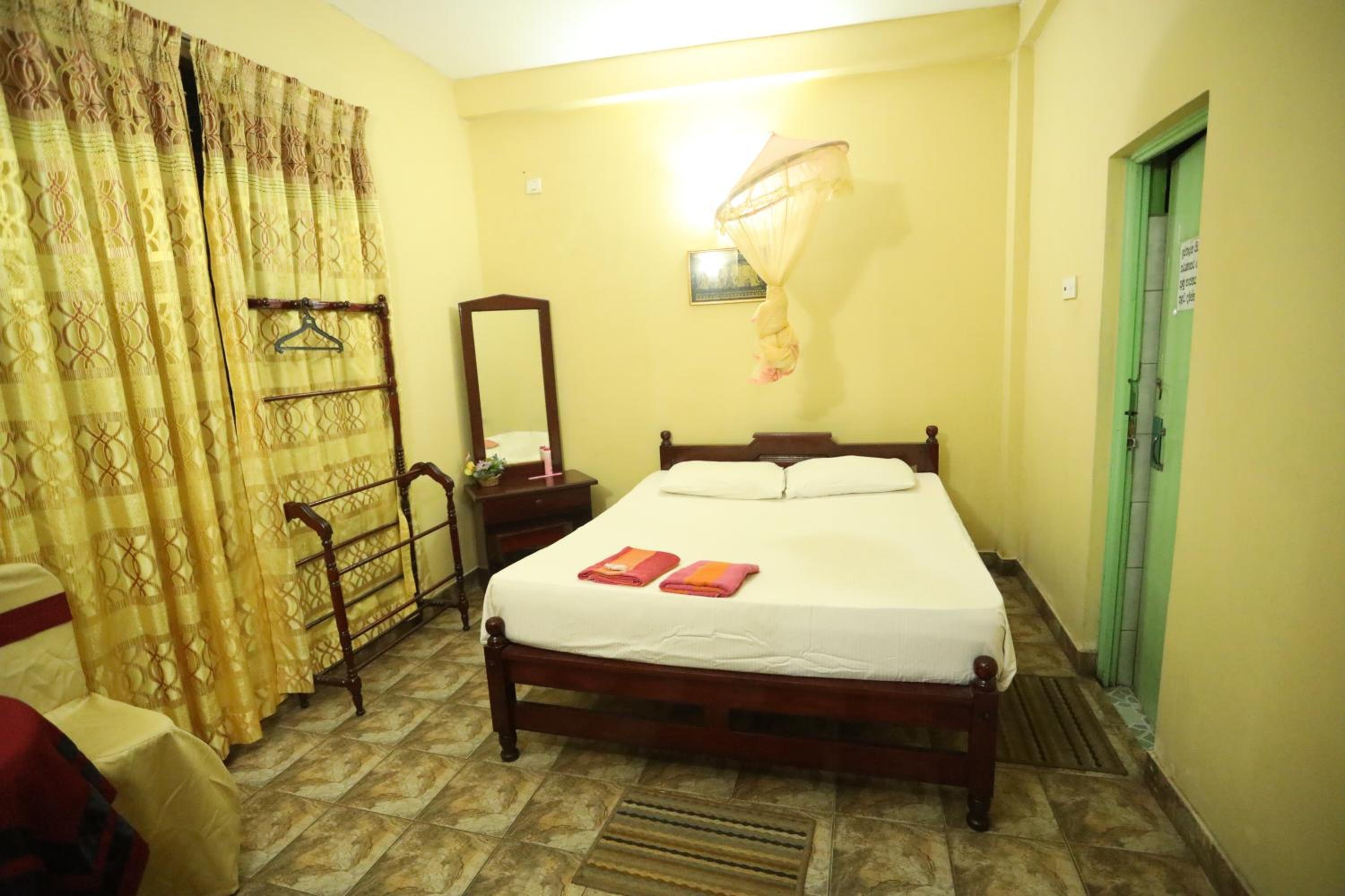 Budget Double Room photo 3