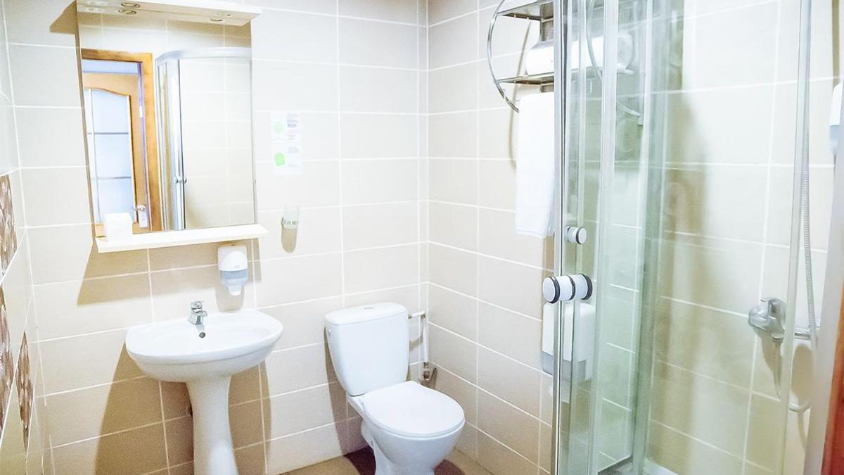 Double or Twin Room with Shower