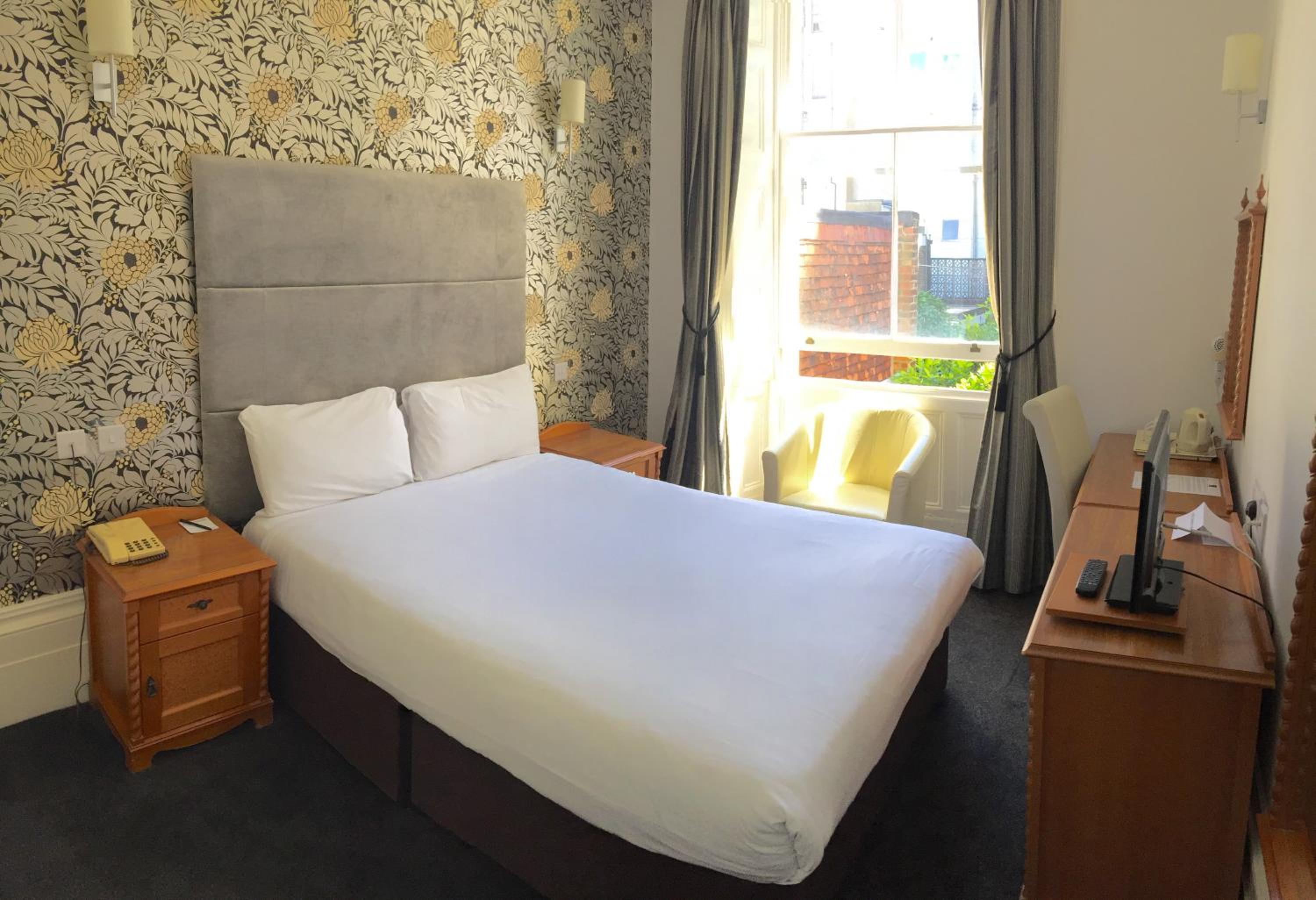 Double Room - Photo 5