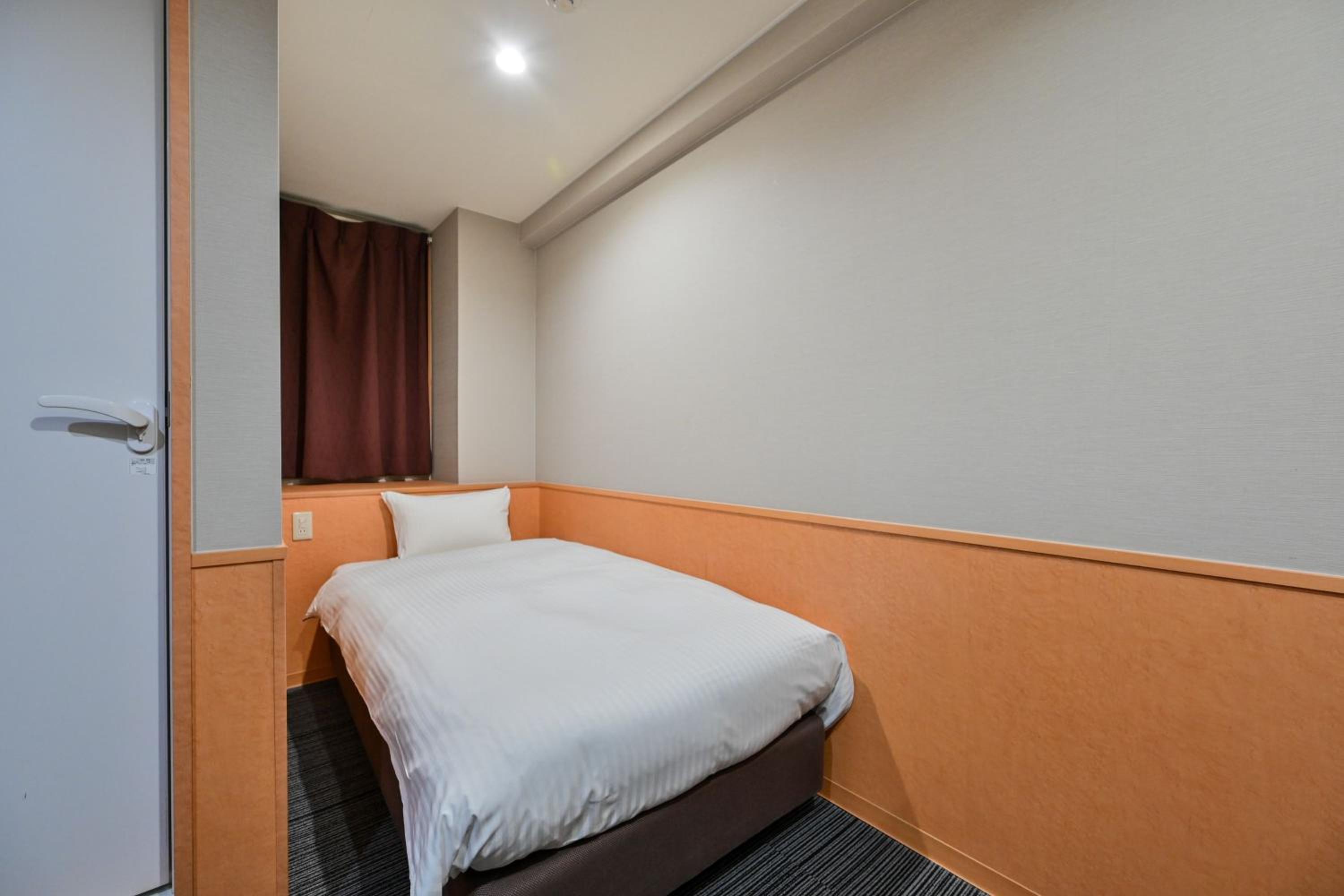 Standard Single Room - Smoking photo 2