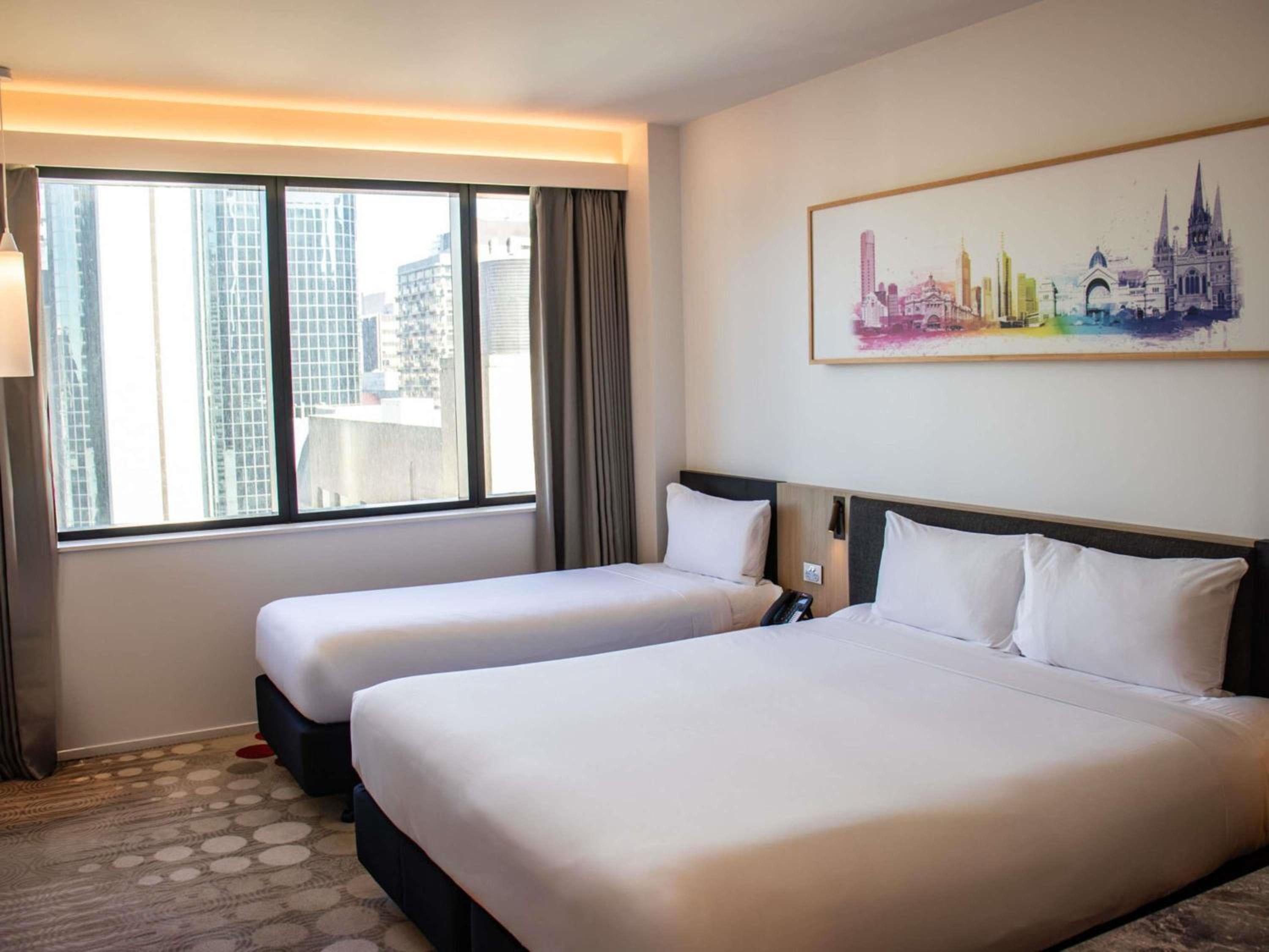Superior King Zip Room with Single Bed photo 2