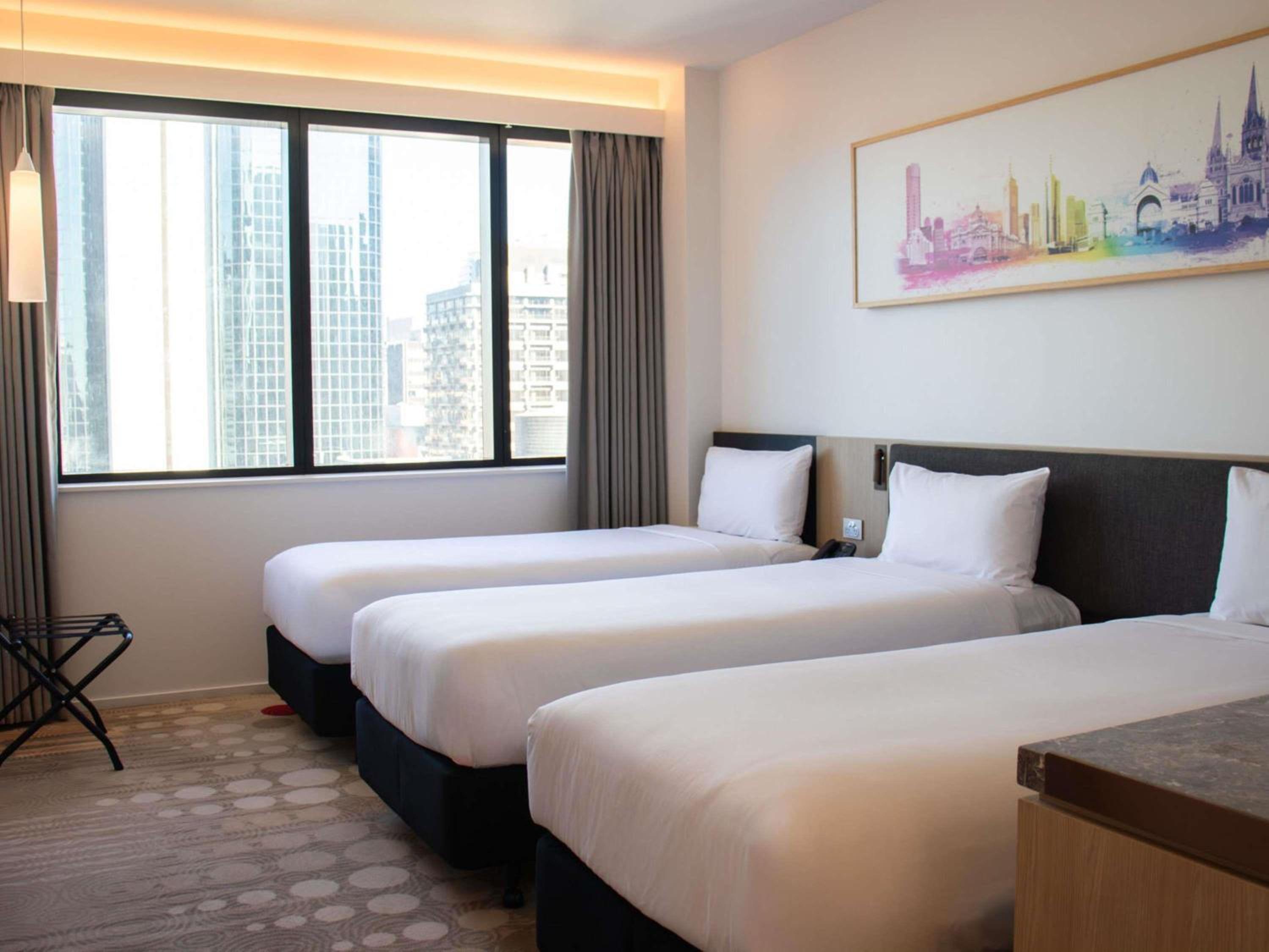 Superior King Zip Room with Single Bed photo 3
