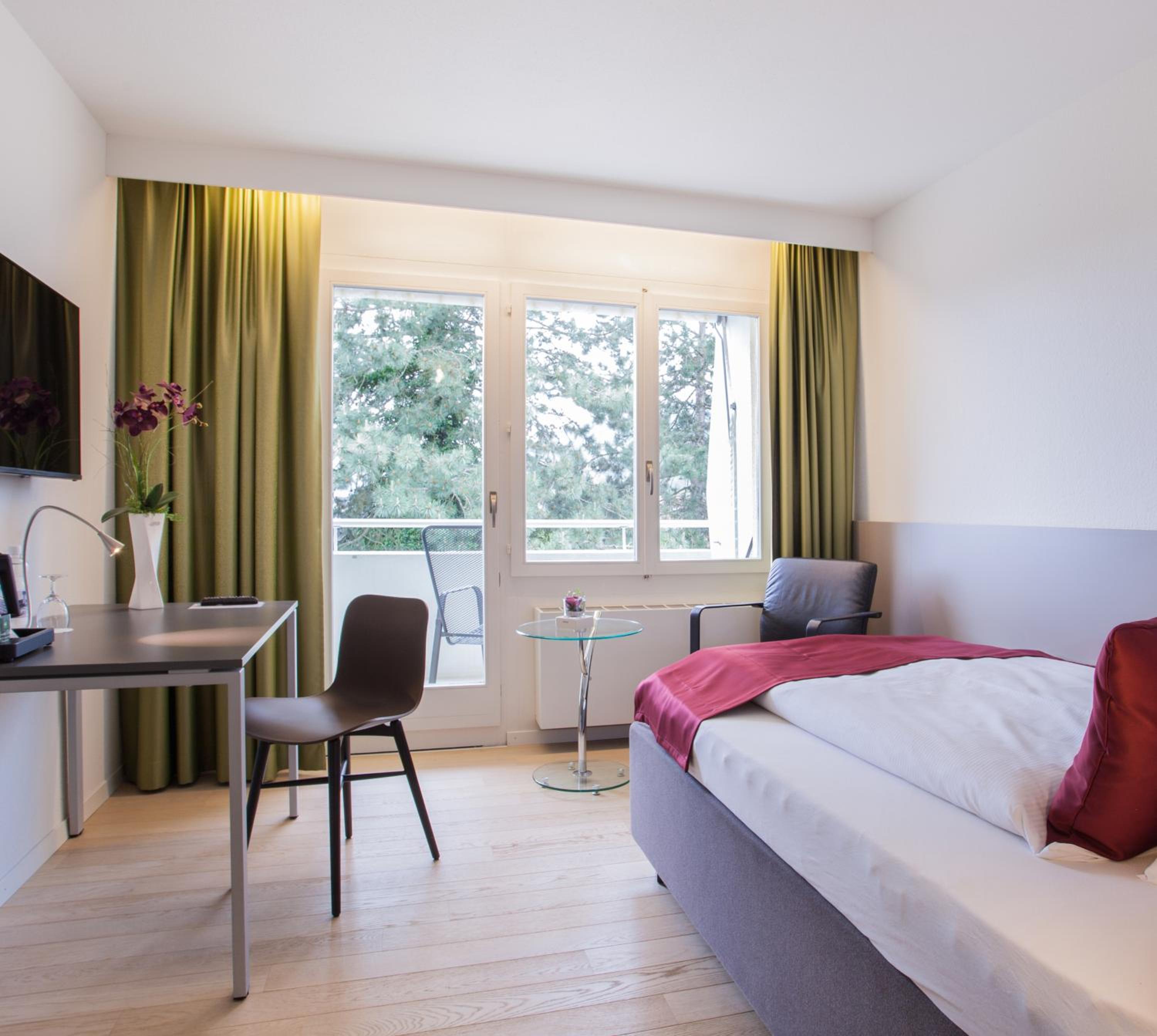Queen Room with Balcony photo 1