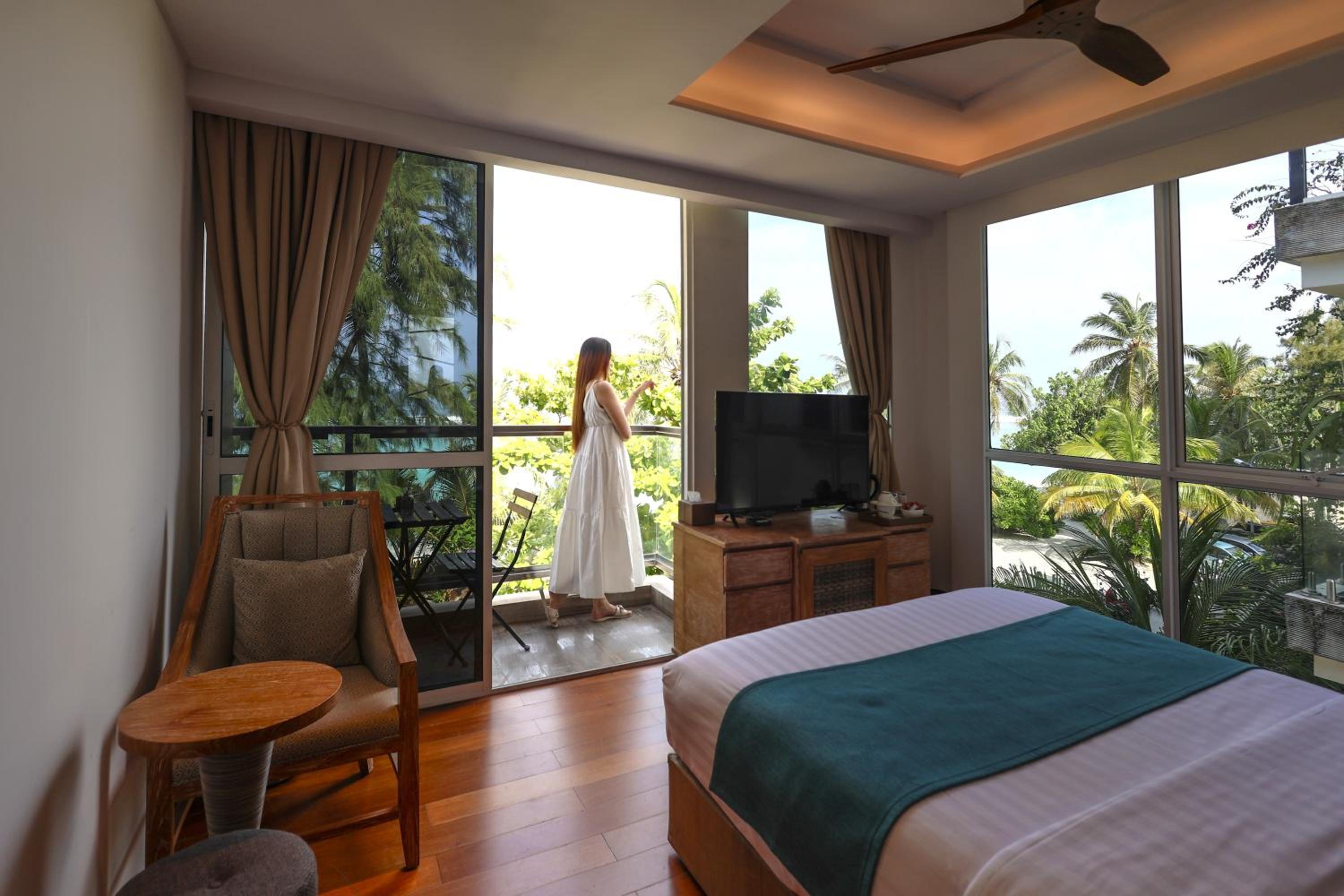 Deluxe Double Room with Sea View - Photo 14