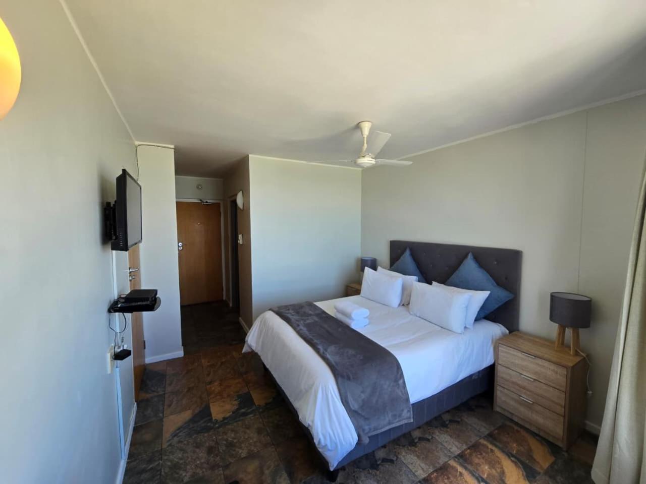 Standard Queen Room photo 2