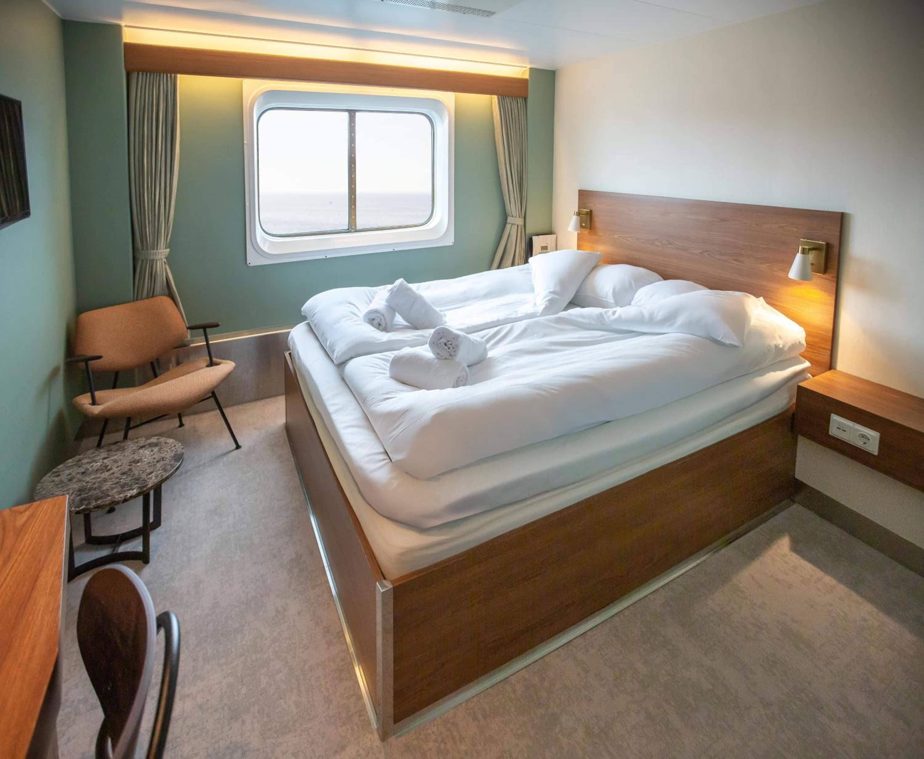 Commodore Class Cabin with Sea View