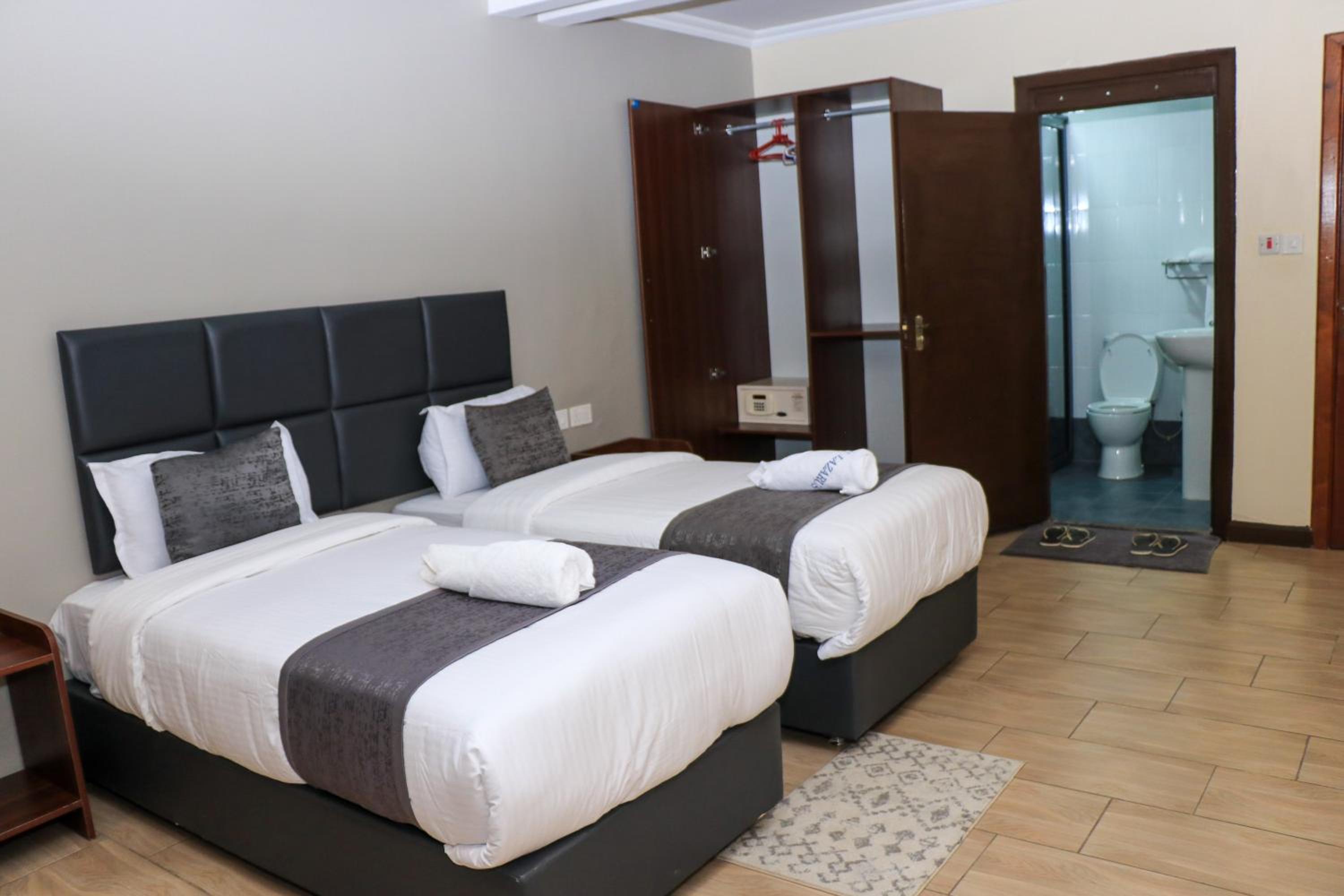 Deluxe Twin Room photo 2