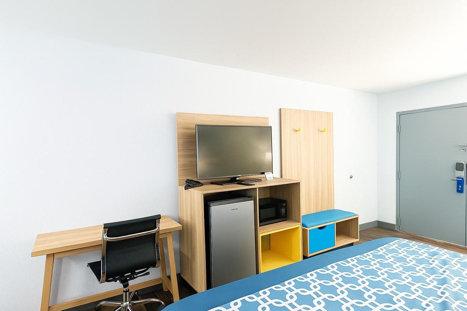 King Room - Non-Smoking - Photo 2
