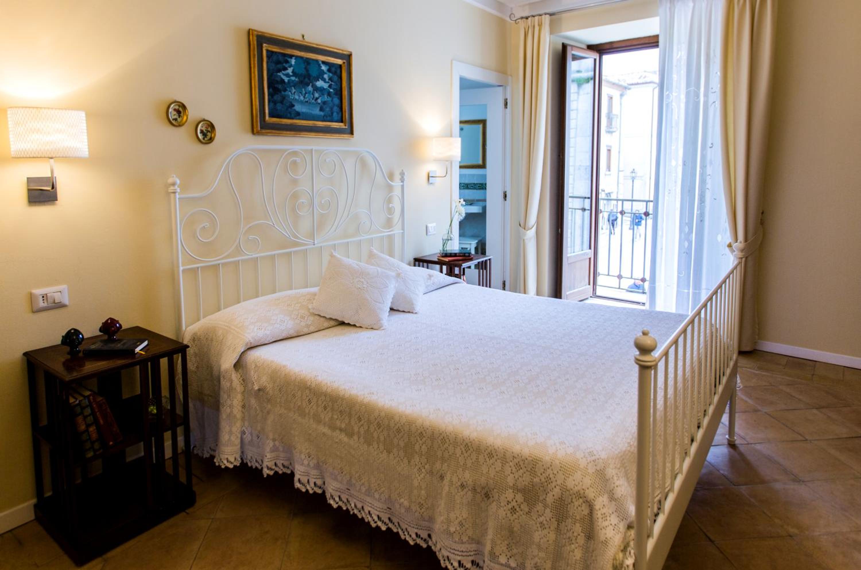 Double Room with Private Bathroom - Photo 1